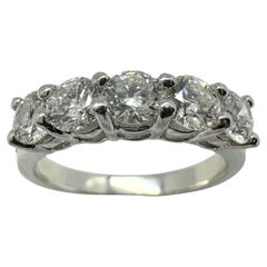 18K Weißgold Fünf Stein Diamant Band