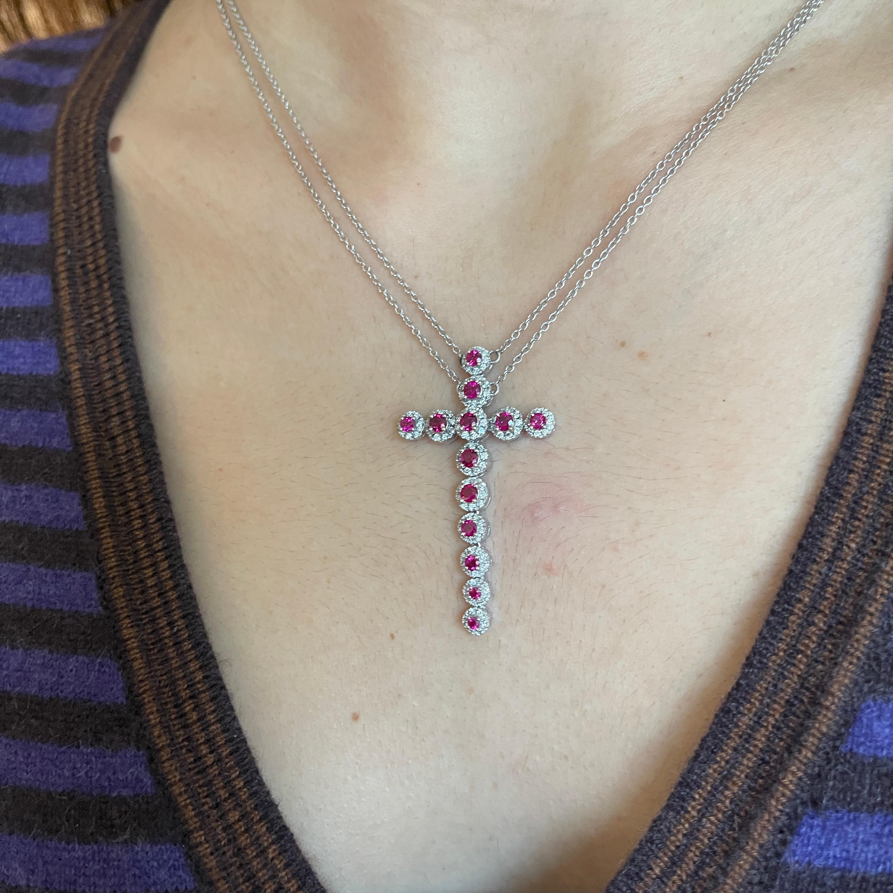 Ciondolo a croce flessibile in oro bianco 18K con rubini e diamanti in vendita 5