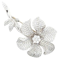 Broche florale en or blanc 18K avec 400 diamants ronds de taille brillant