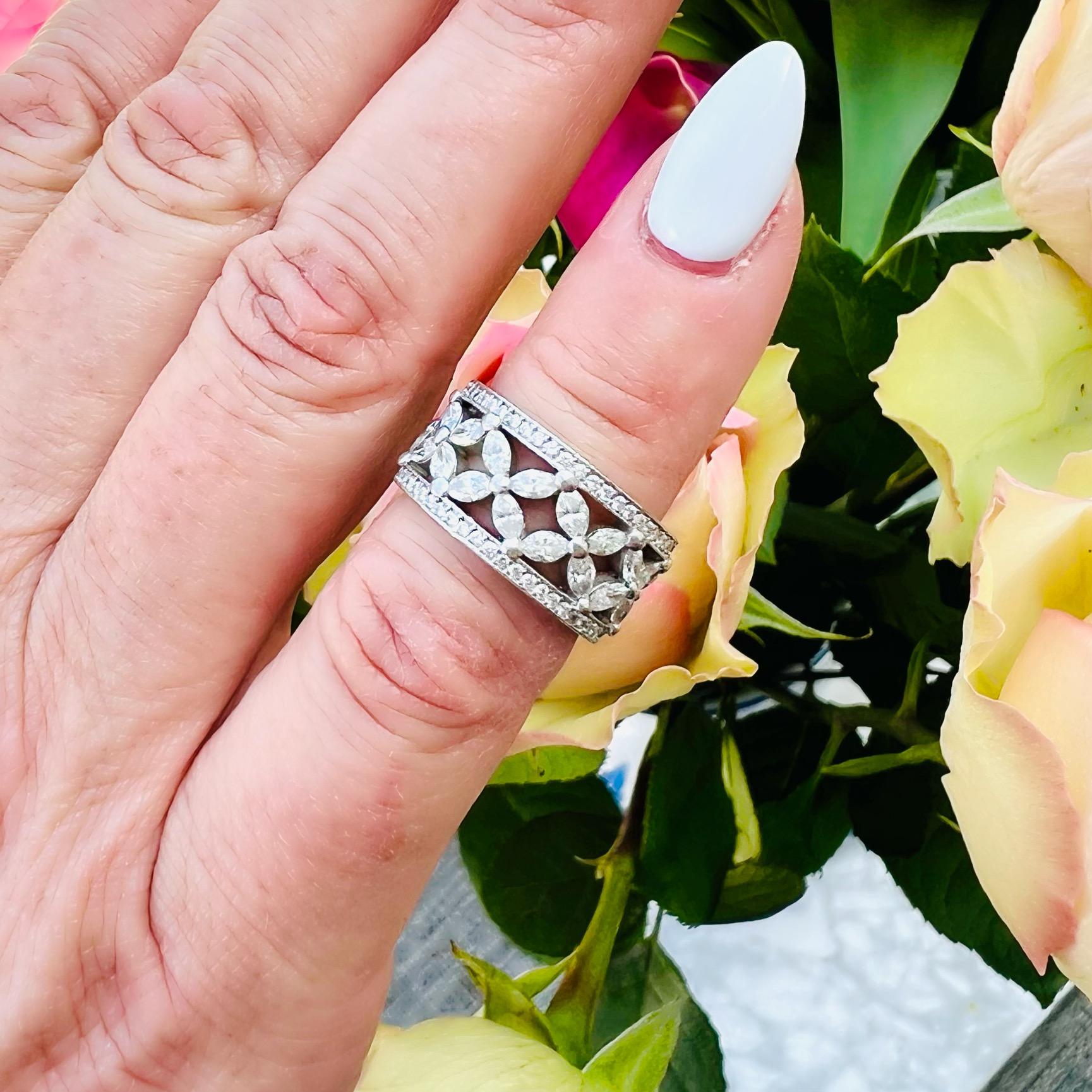 18 Karat Weißgold Mode-Ring mit geblümtem Diamant im Zustand „Hervorragend“ im Angebot in San Francisco, CA