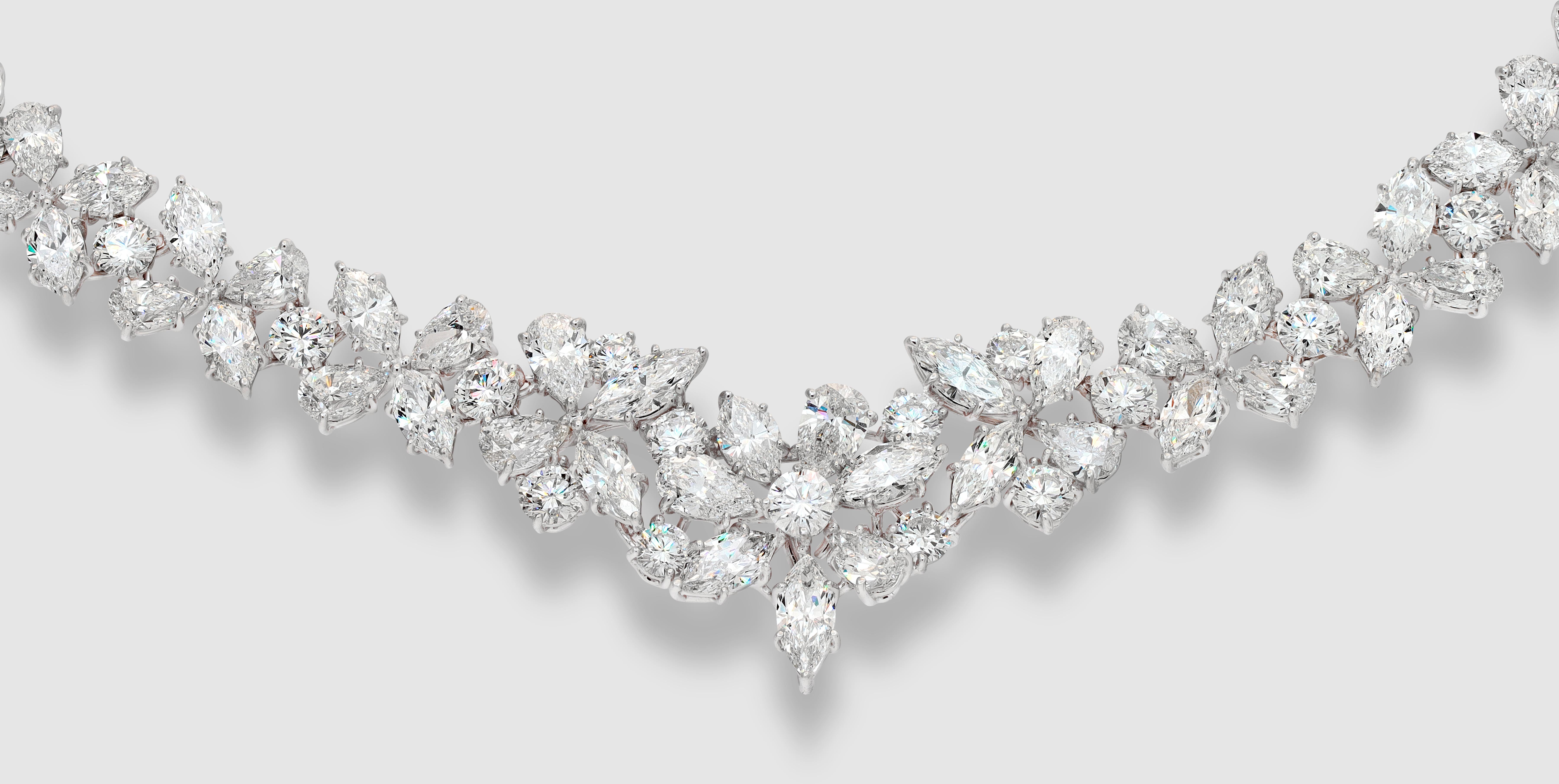 Whiting collier de diamants en or blanc 18 carats. Mosaïque florale de diamants de taille Marquise, Poire et Rond Brillant, poids total approx. : 50.00 carats. Estimation des diamants : Couleur G-H, pureté VS-SI.2  diamants certifiés IGI couleur
