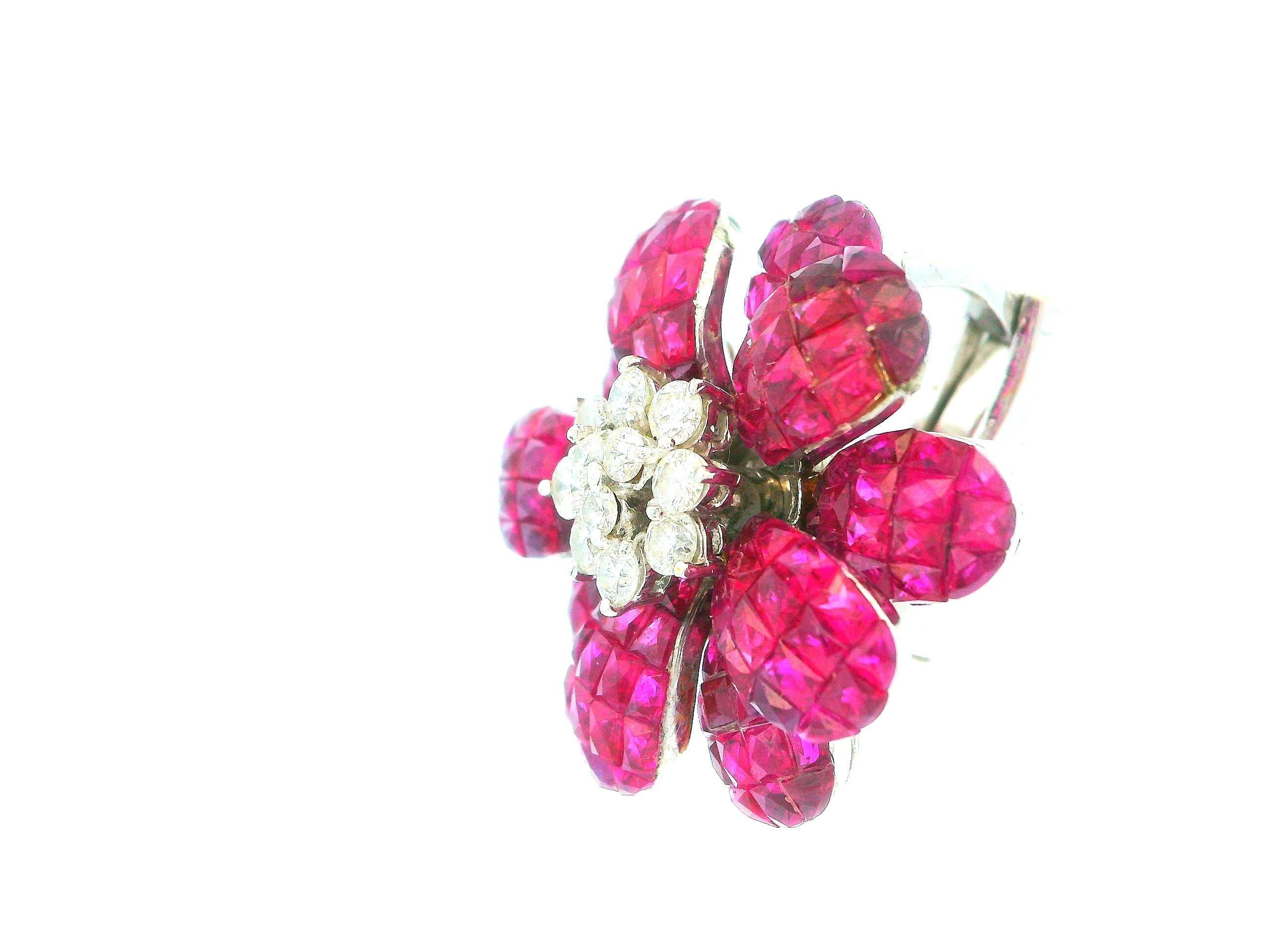 Donna Orecchini a clip in oro bianco 18 carati con rubini e diamanti. in vendita