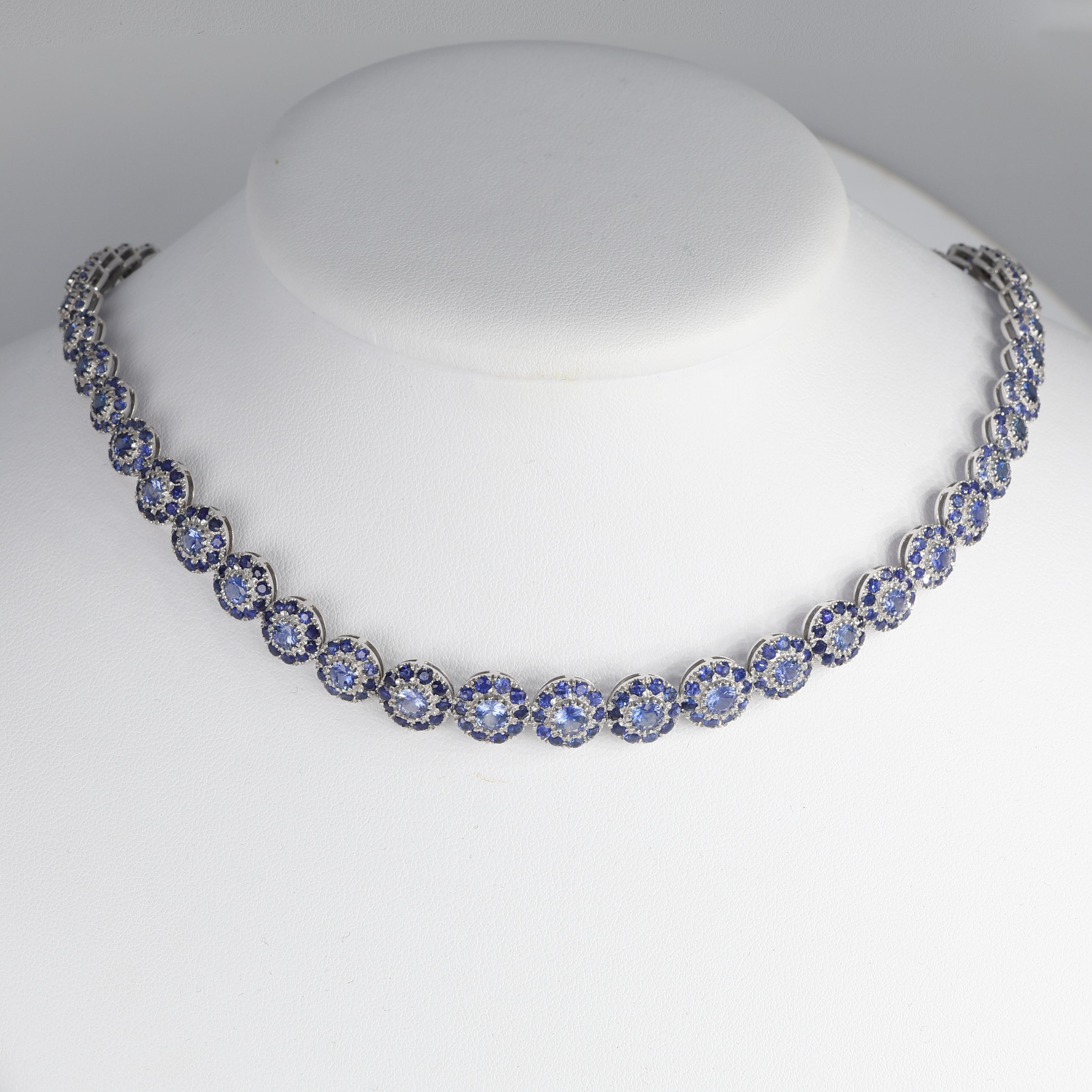 18K White Gold Floral Sapphire Choker Necklace In New Condition For Sale In Bergamo, BG