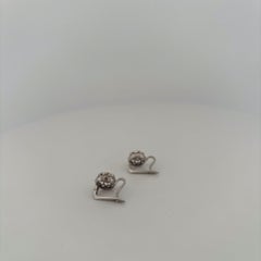 Ohrringe aus 18-karätigem Weißgold in Blumenform mit Diamanten und sicherem Verschluss