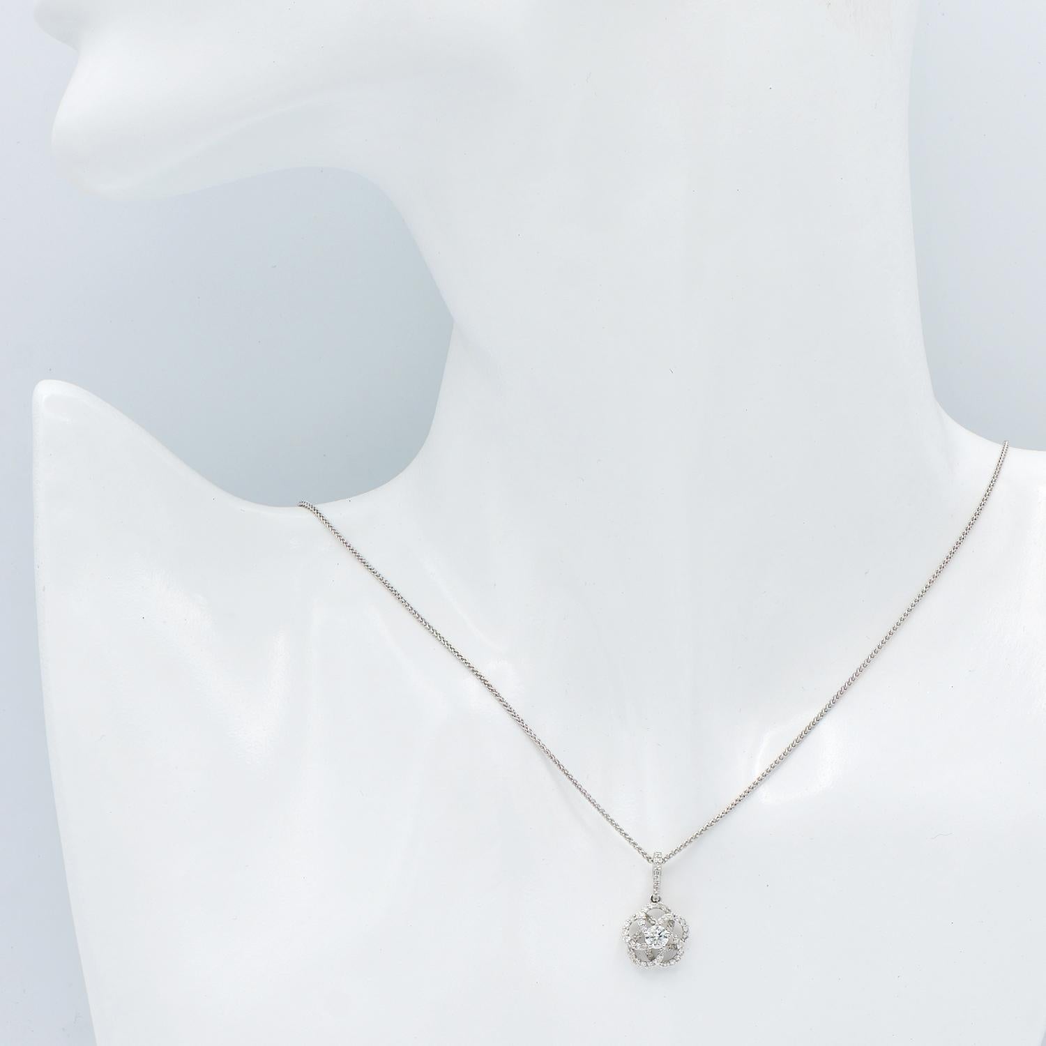 Contemporary 18K White Gold Flower Diamond Pendant For Sale