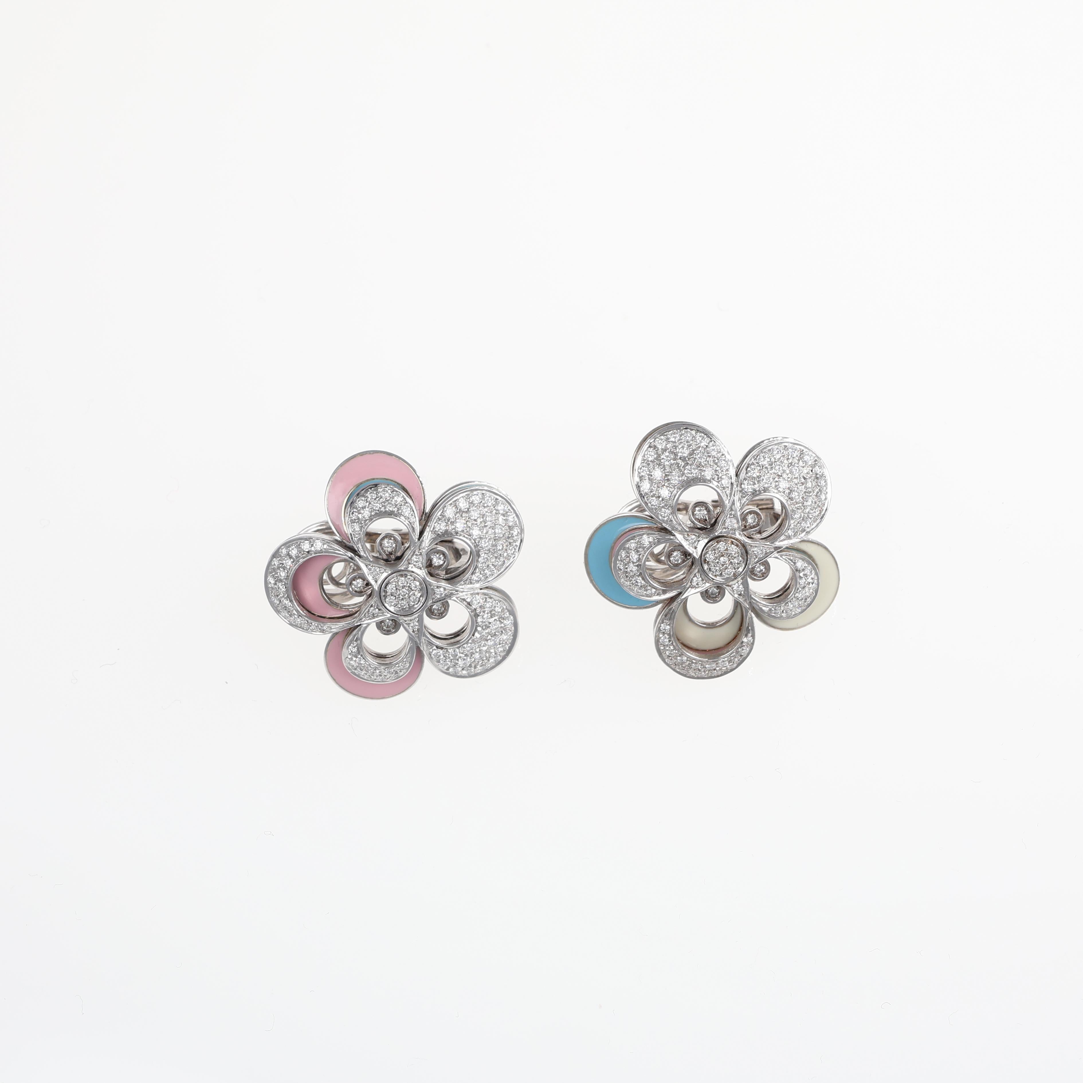 A refined interplay of curves and contrast, these knot-inspired earrings are crafted in 18K yellow gold and adorned with a pavé of brilliant-cut diamonds. The polished gold loops intertwine with diamond-set sections, creating a sophisticated balance