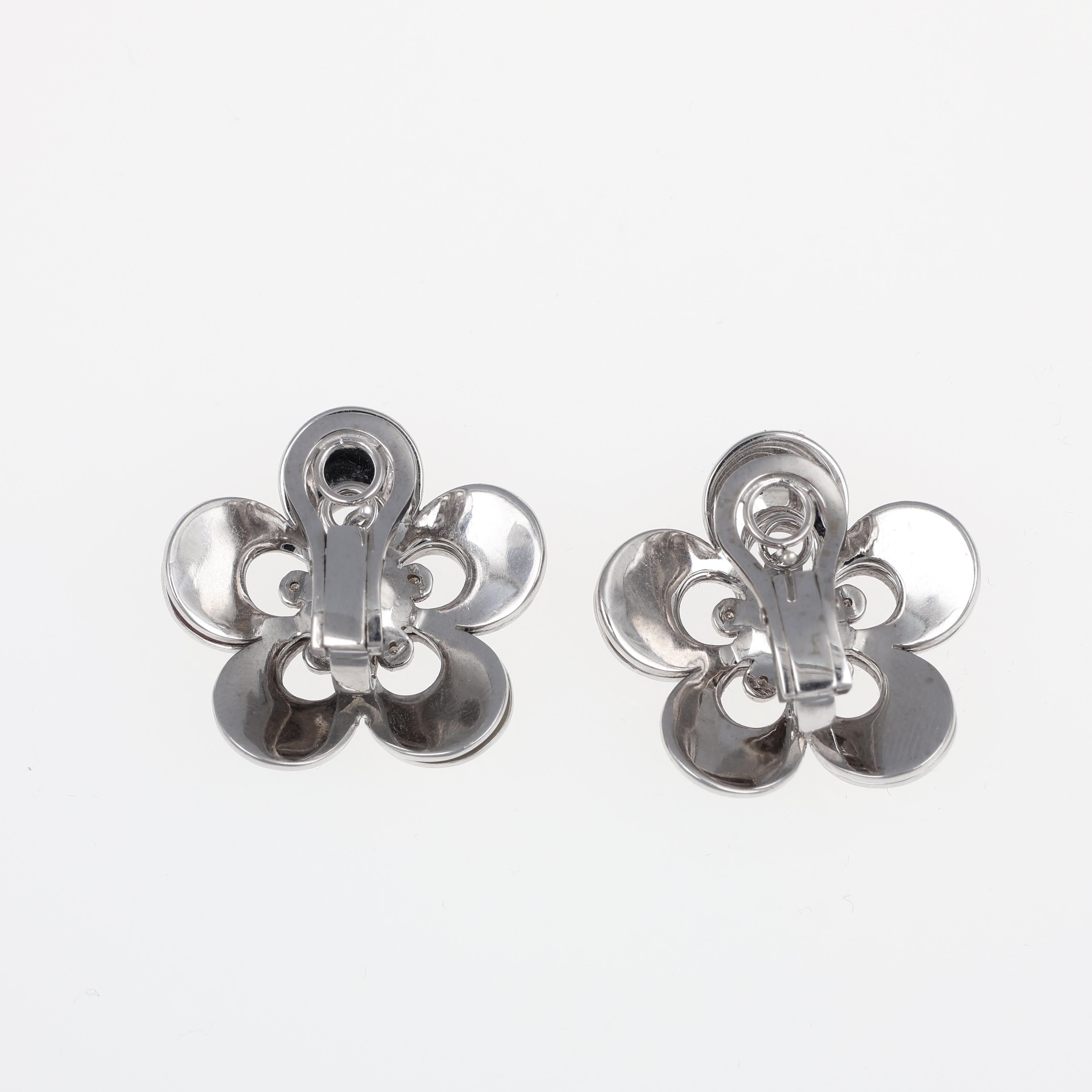 18K White Gold Flower Earrings with Diamonds and Colored Enamel In New Condition For Sale In Bergamo, BG