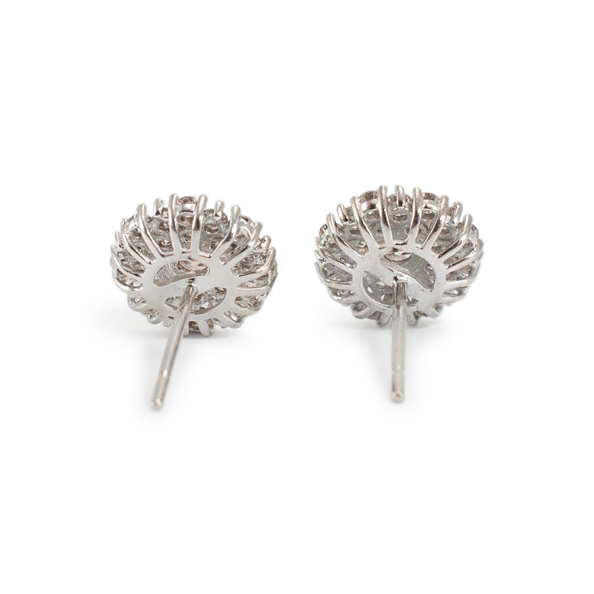 18K White Gold Flower Set Chocolate Diamond Stud Earrings In Excellent Condition In Houston, TX