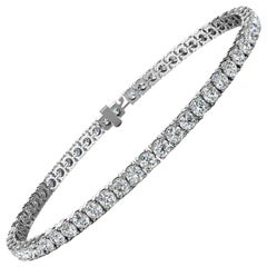 Bracelet tennis à quatre griffes en or blanc 18 carats avec diamants 8 carats poids total