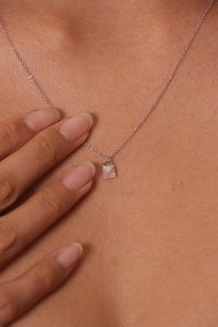 Collar de Diamantes con Cierre de Perlas de Agua Dulce de Oro Blanco de 18k