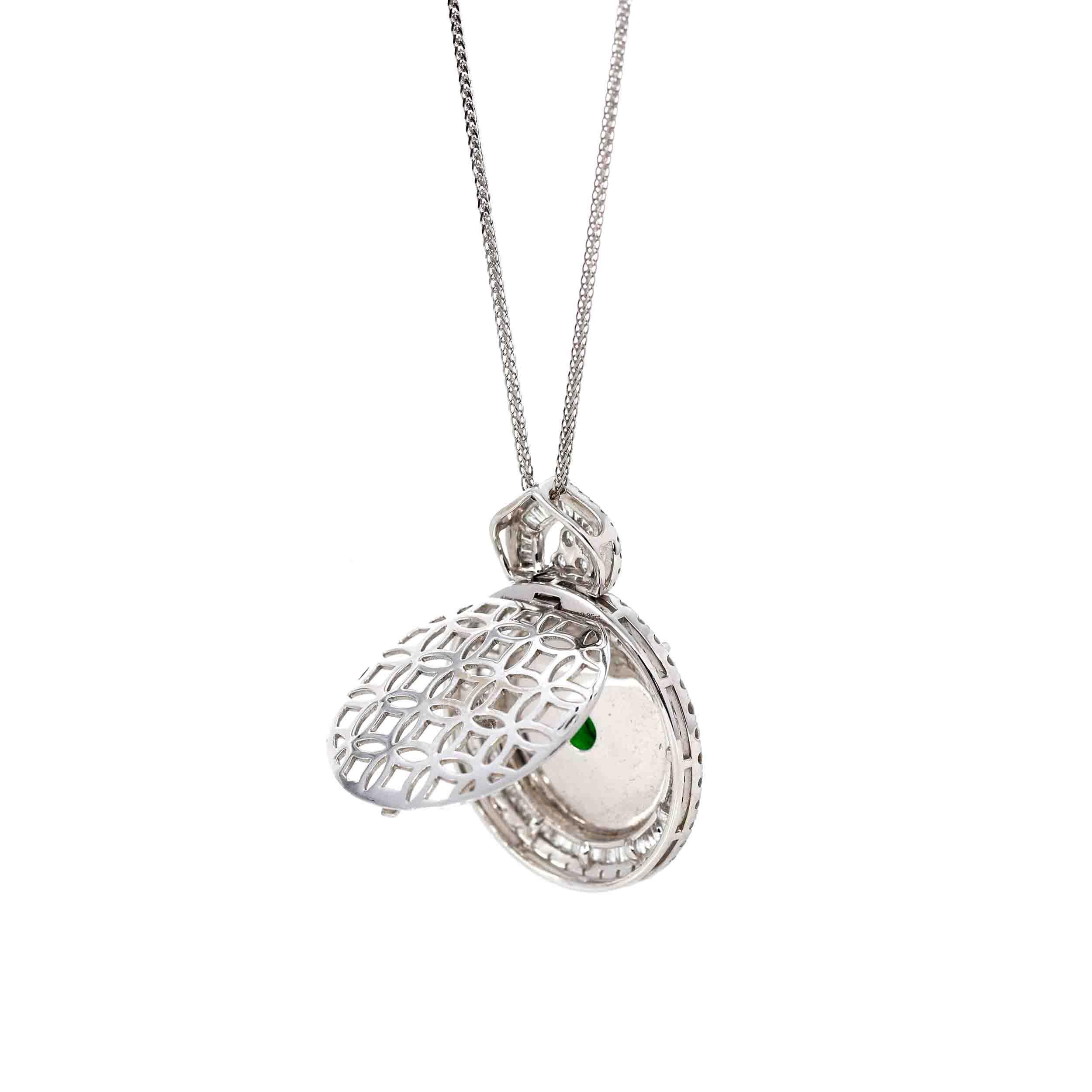 Ciondolo di lusso in giada imperiale KouKou in oro bianco 18 carati con diamanti in vendita 2