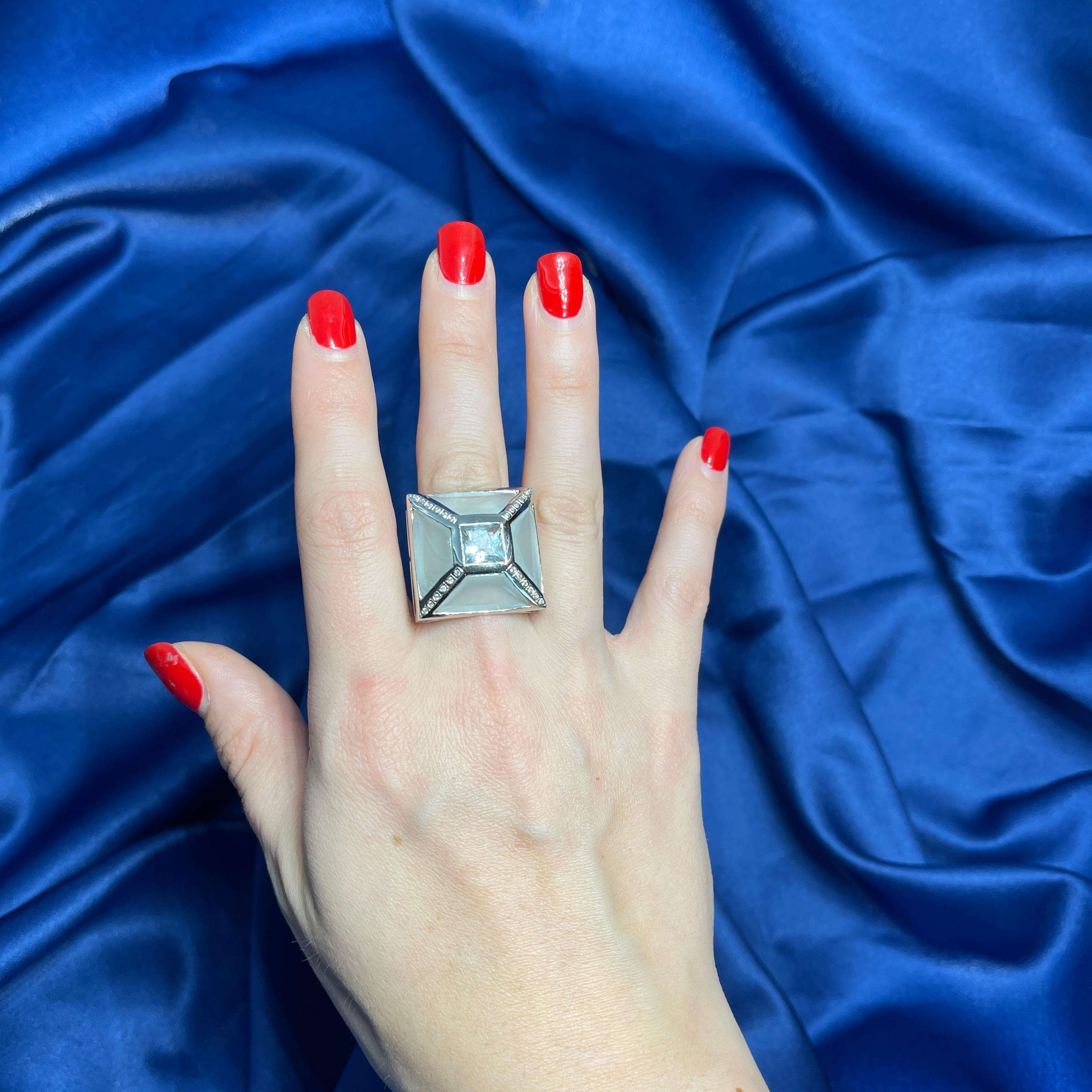 18K White Gold Geometric Band Ring with Aquamarine and Diamonds For Sale 1