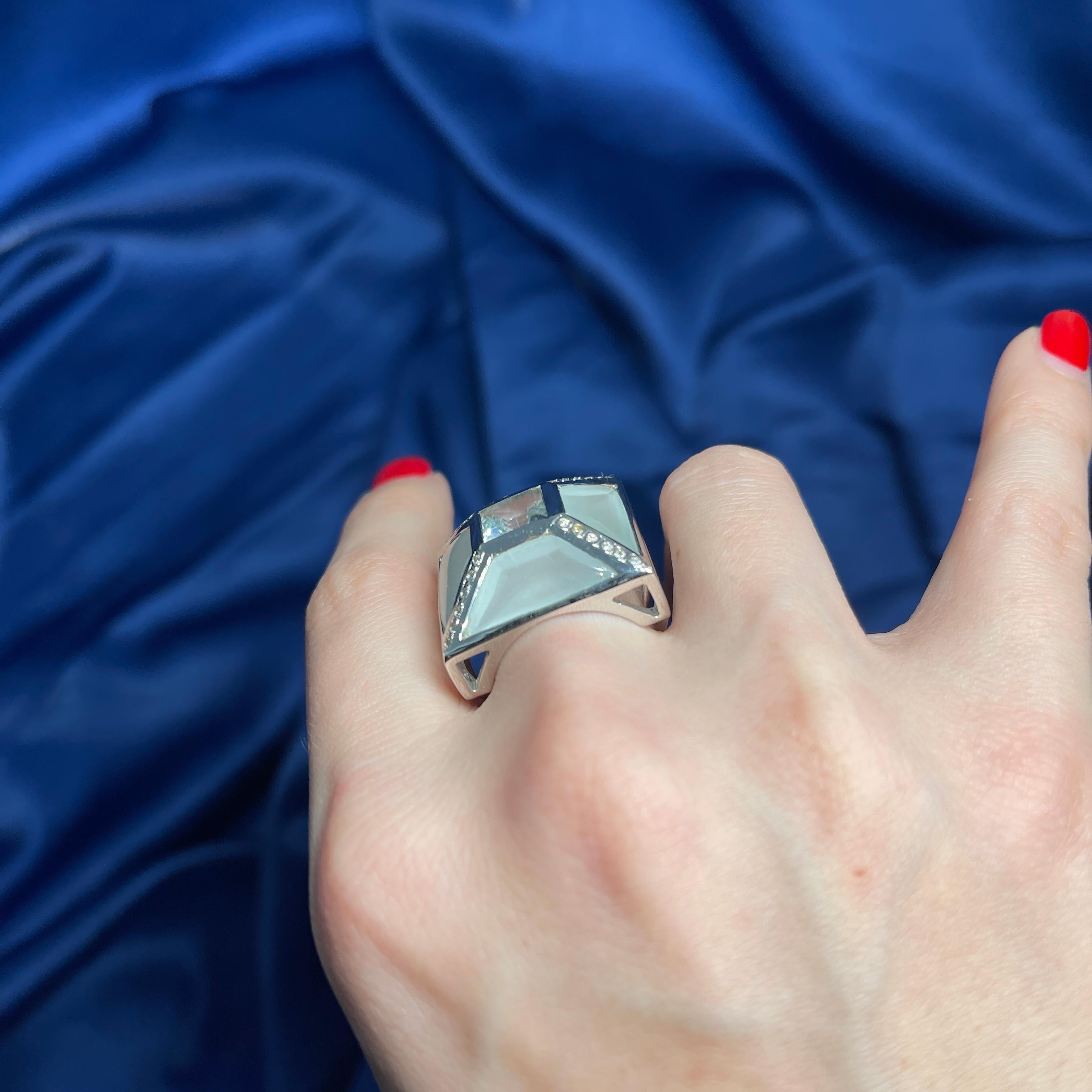18K White Gold Geometric Band Ring with Aquamarine and Diamonds For Sale 4