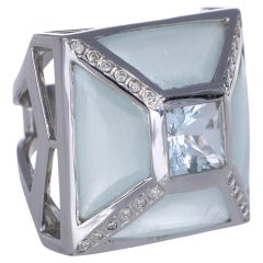 Anillo geométrico de oro blanco de 18 quilates con aguamarina y diamantes
