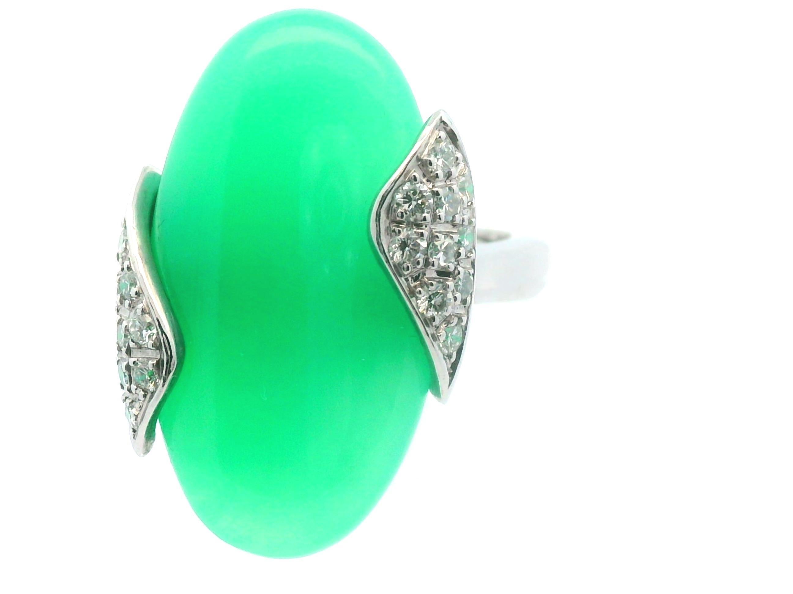 Anillo Crisoprasa Alemana y Diamante en Oro Blanco de 18k en Bueno estado para la venta en Lexington, KY