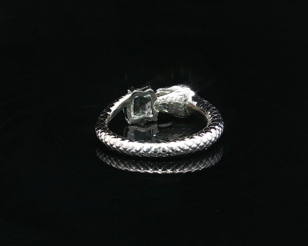 Anello con serpente strutturato in oro bianco 18k GIA 1,01ct Unique Rose Apple Shape Diamond in vendita 6