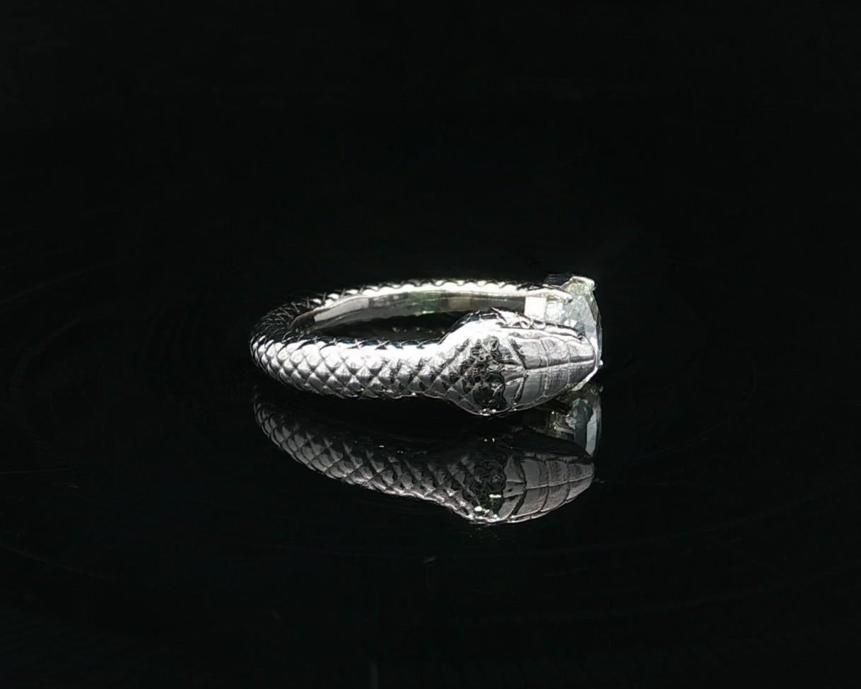 Anello con serpente strutturato in oro bianco 18k GIA 1,01ct Unique Rose Apple Shape Diamond in vendita 7