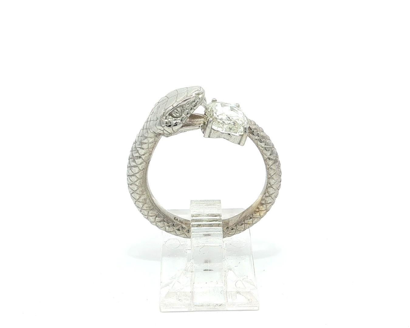 Anello con serpente strutturato in oro bianco 18k GIA 1,01ct Unique Rose Apple Shape Diamond in vendita 14