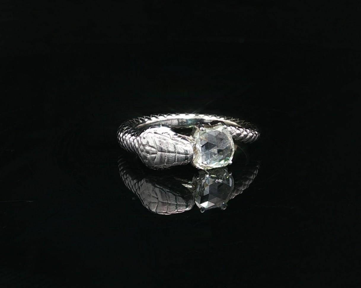 Anello con serpente strutturato in oro bianco 18k GIA 1,01ct Unique Rose Apple Shape Diamond in vendita 3