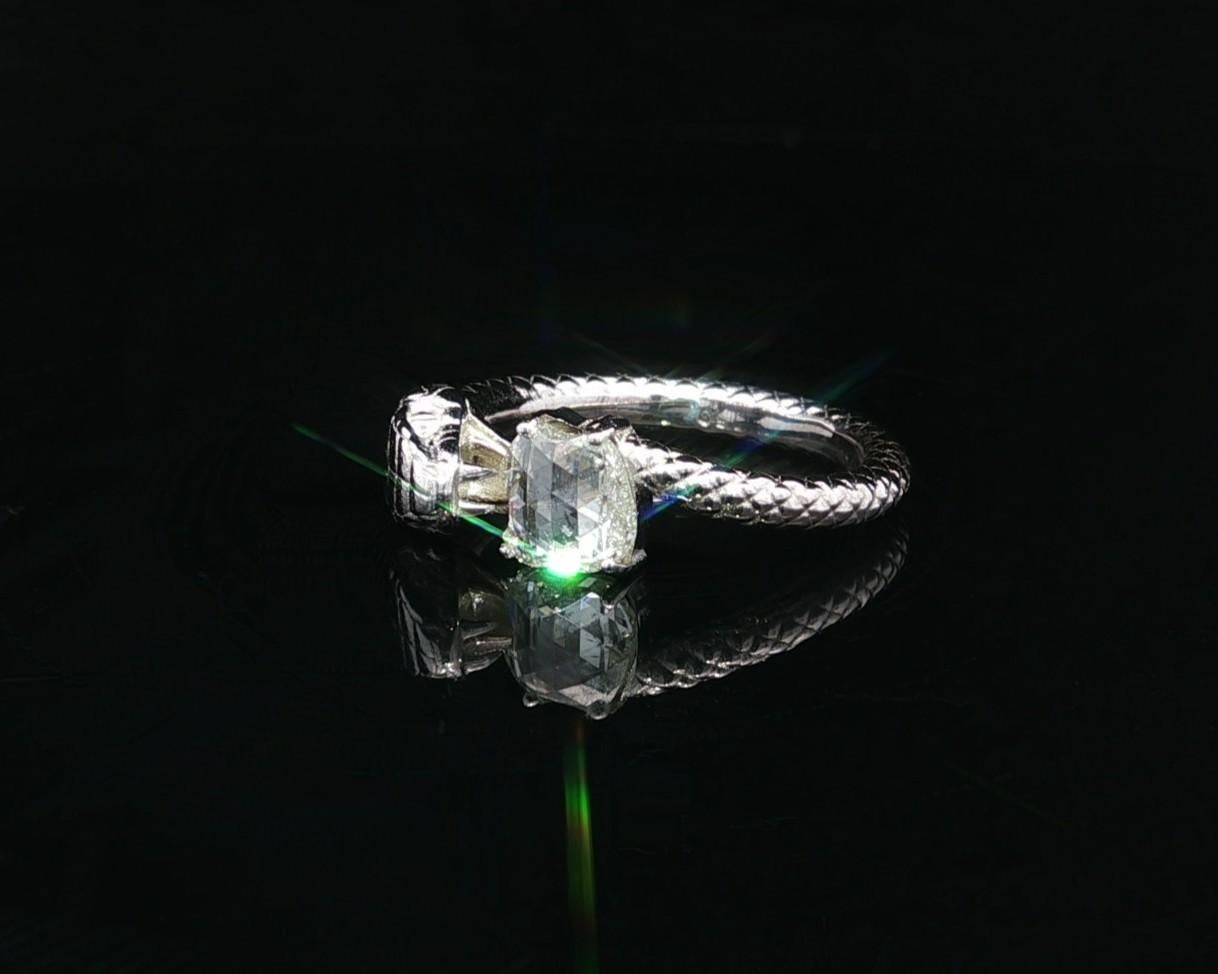 Anello con serpente strutturato in oro bianco 18k GIA 1,01ct Unique Rose Apple Shape Diamond in vendita 4