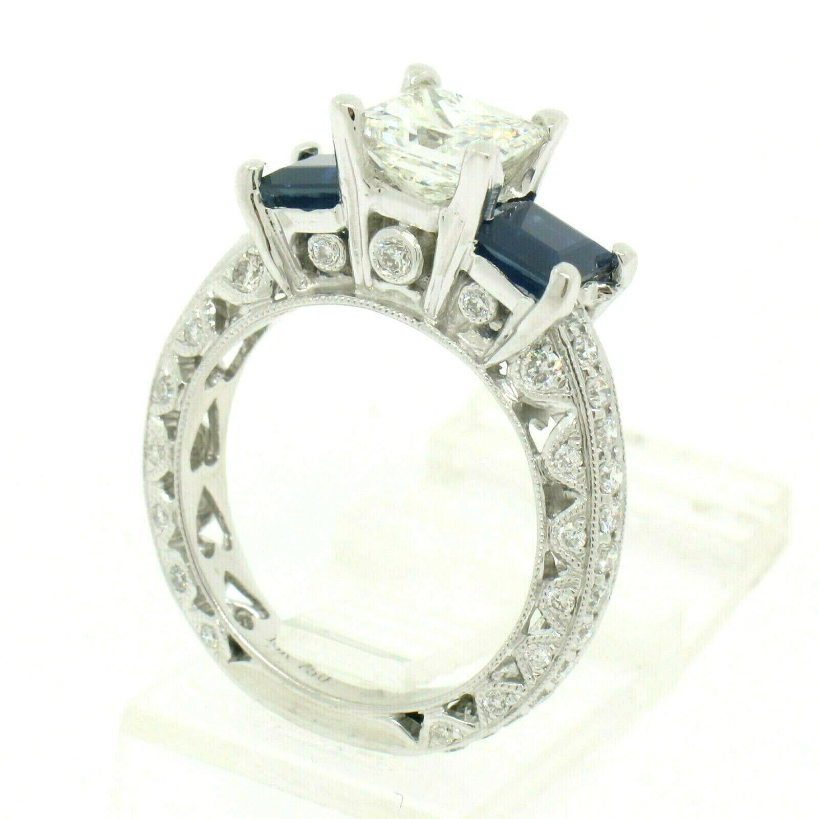18 Karat Gold GIA 1,51 Karat Prinzessinnenschliff Diamant Saphir 3-Stein-Ring im Zustand „Neu“ in Montclair, NJ