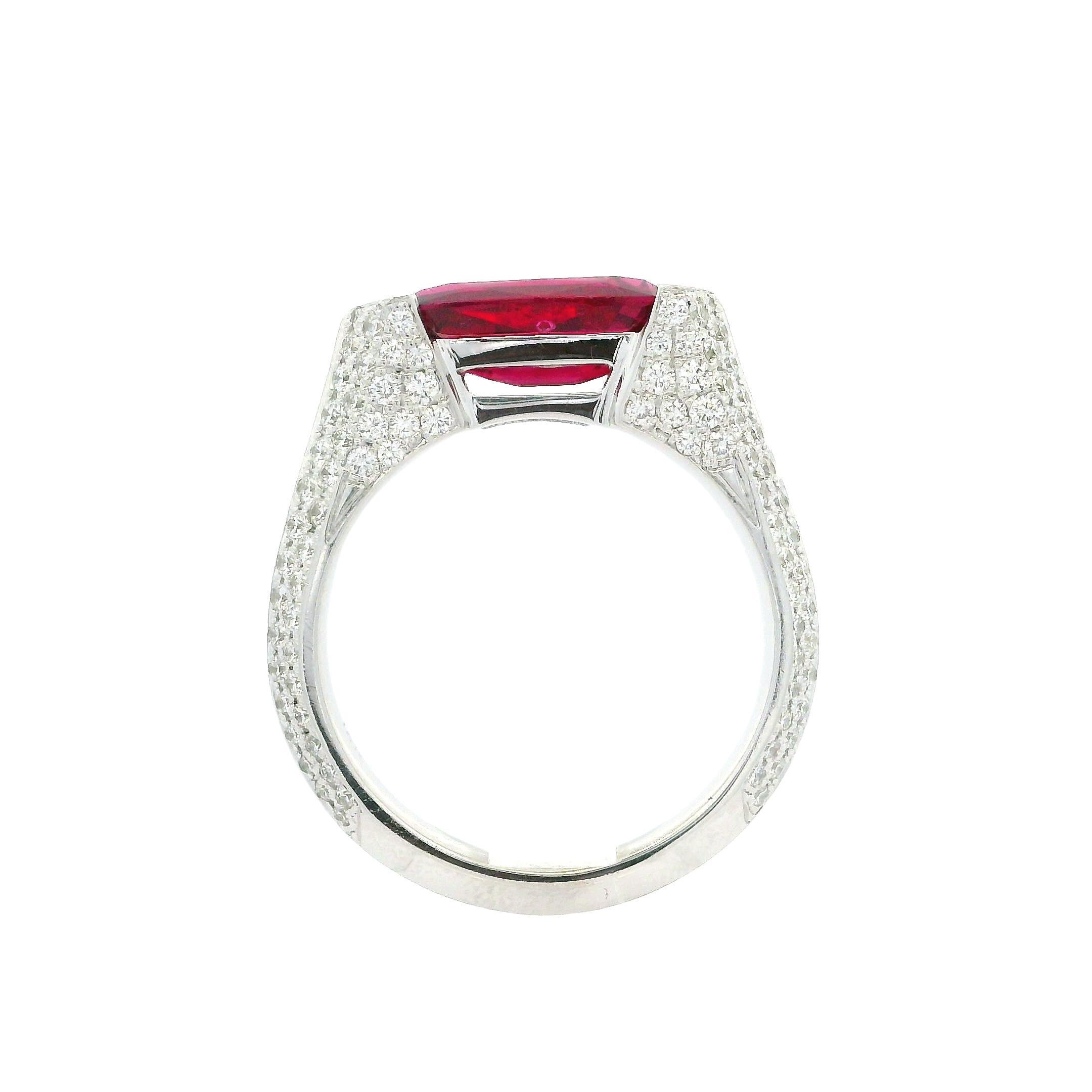 Bague en or blanc 18k GIA 2.04ctw Elongated No Heat Ruby Diamond Statement Band Ring Excellent état - En vente à Montclair, NJ