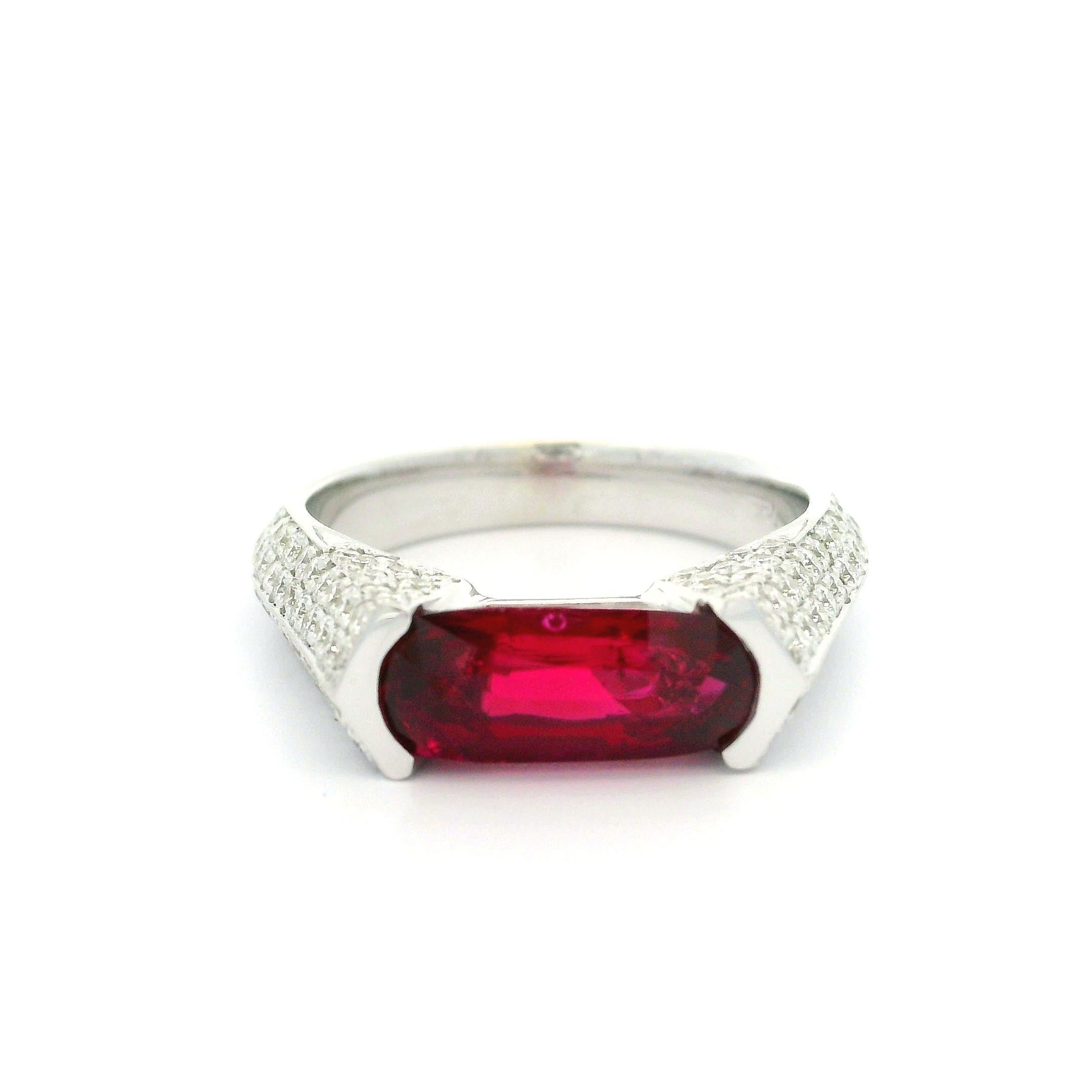 Bague en or blanc 18k GIA 2.04ctw Elongated No Heat Ruby Diamond Statement Band Ring en vente 2
