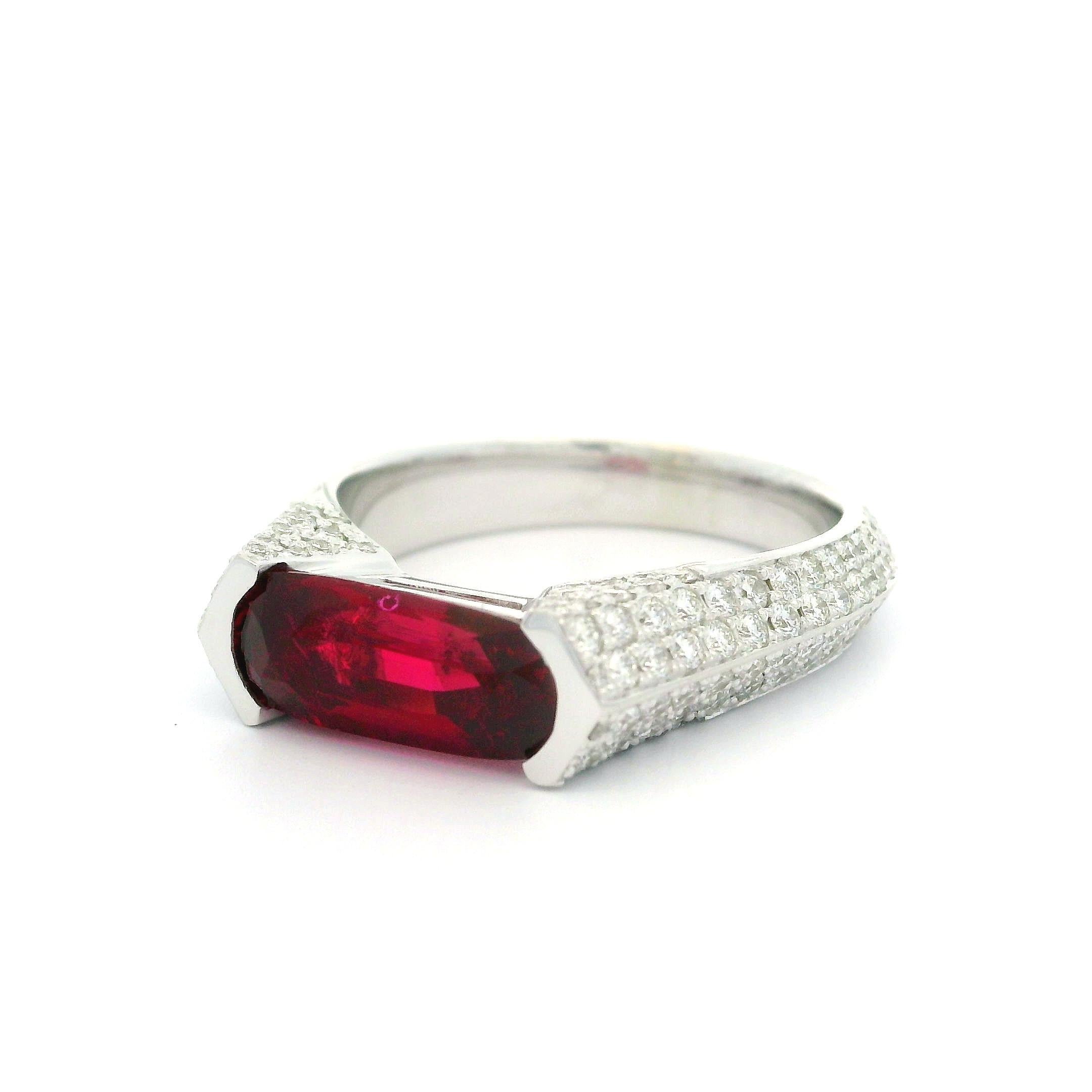 Bague en or blanc 18k GIA 2.04ctw Elongated No Heat Ruby Diamond Statement Band Ring en vente 4