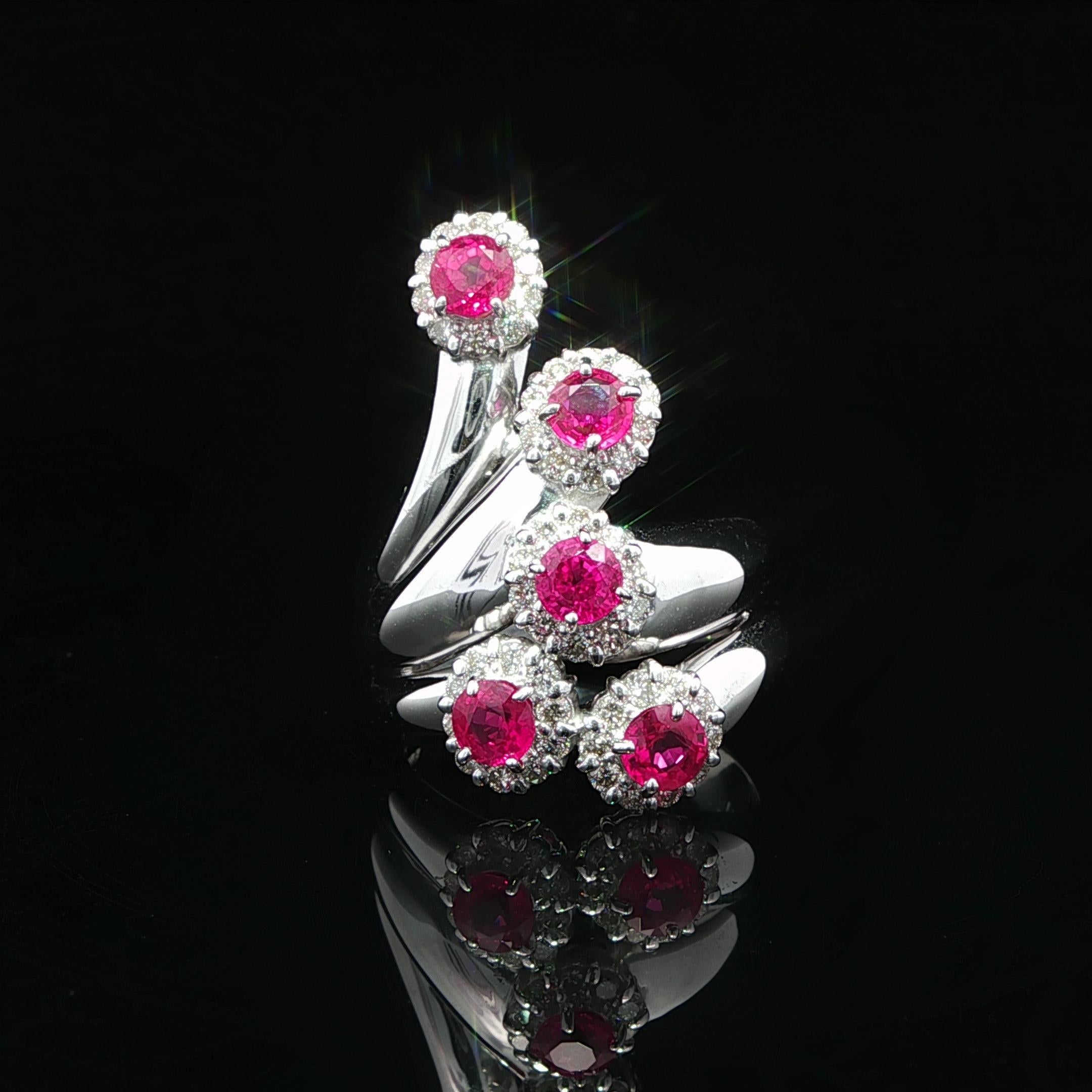 Bague en or blanc 18k GIA 2.20ctw Round Burma Ruby & Diamond Halo Bypass Spray Ring en vente 8