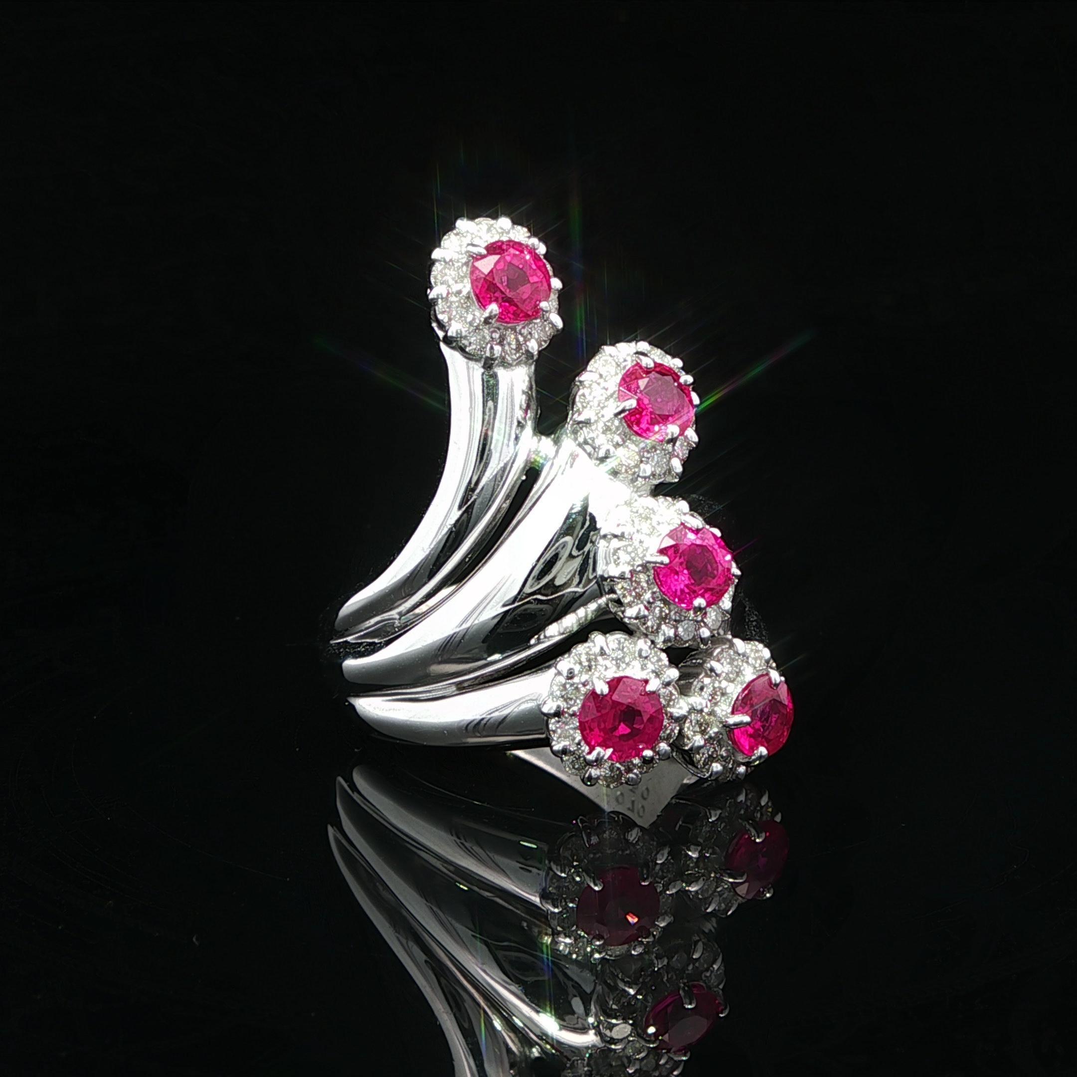 Bague en or blanc 18k GIA 2.20ctw Round Burma Ruby & Diamond Halo Bypass Spray Ring en vente 2