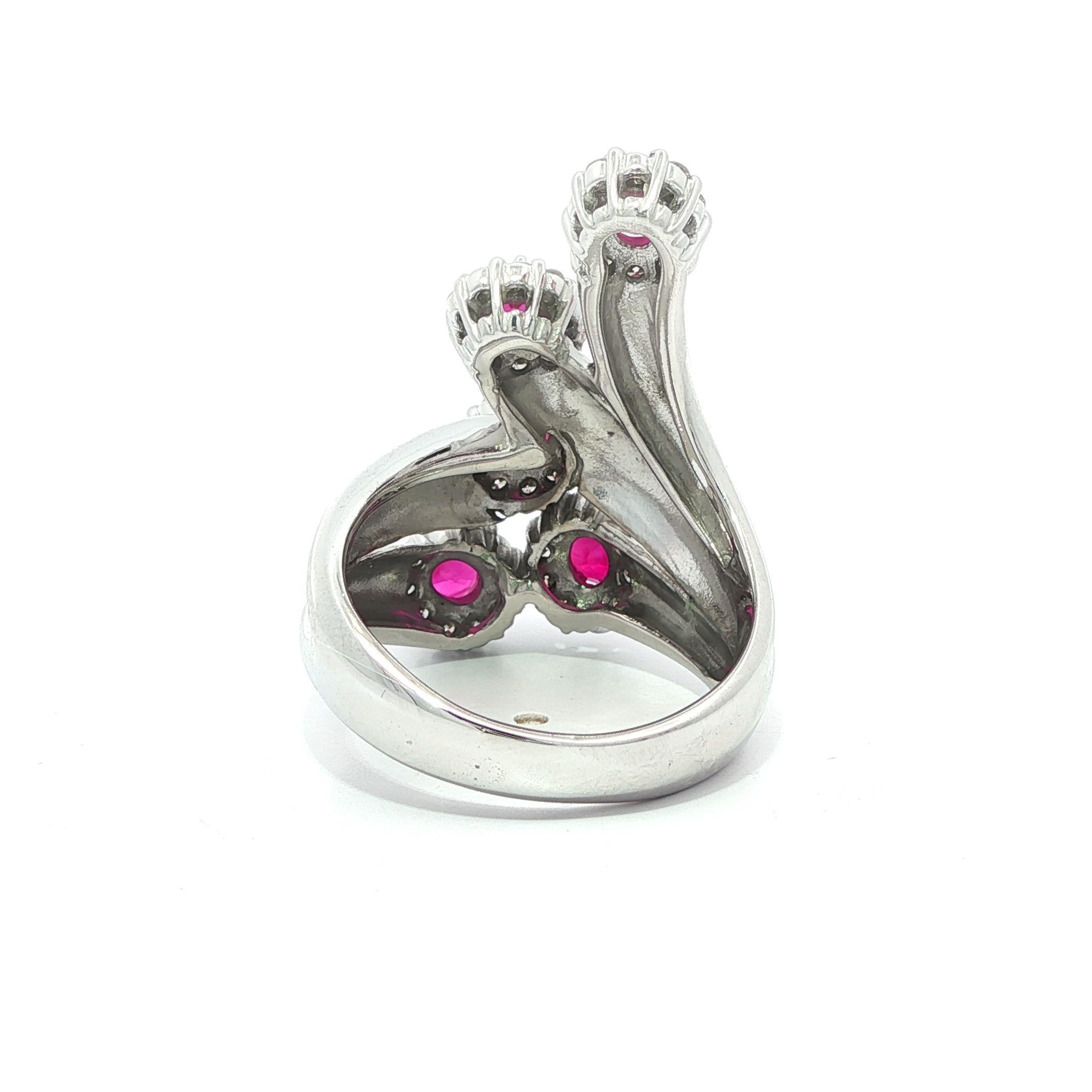 Bague en or blanc 18k GIA 2.20ctw Round Burma Ruby & Diamond Halo Bypass Spray Ring en vente 4