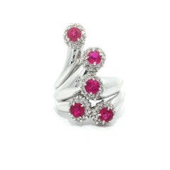 Bague en or blanc 18k GIA 2.20ctw Round Burma Ruby & Diamond Halo Bypass Spray Ring