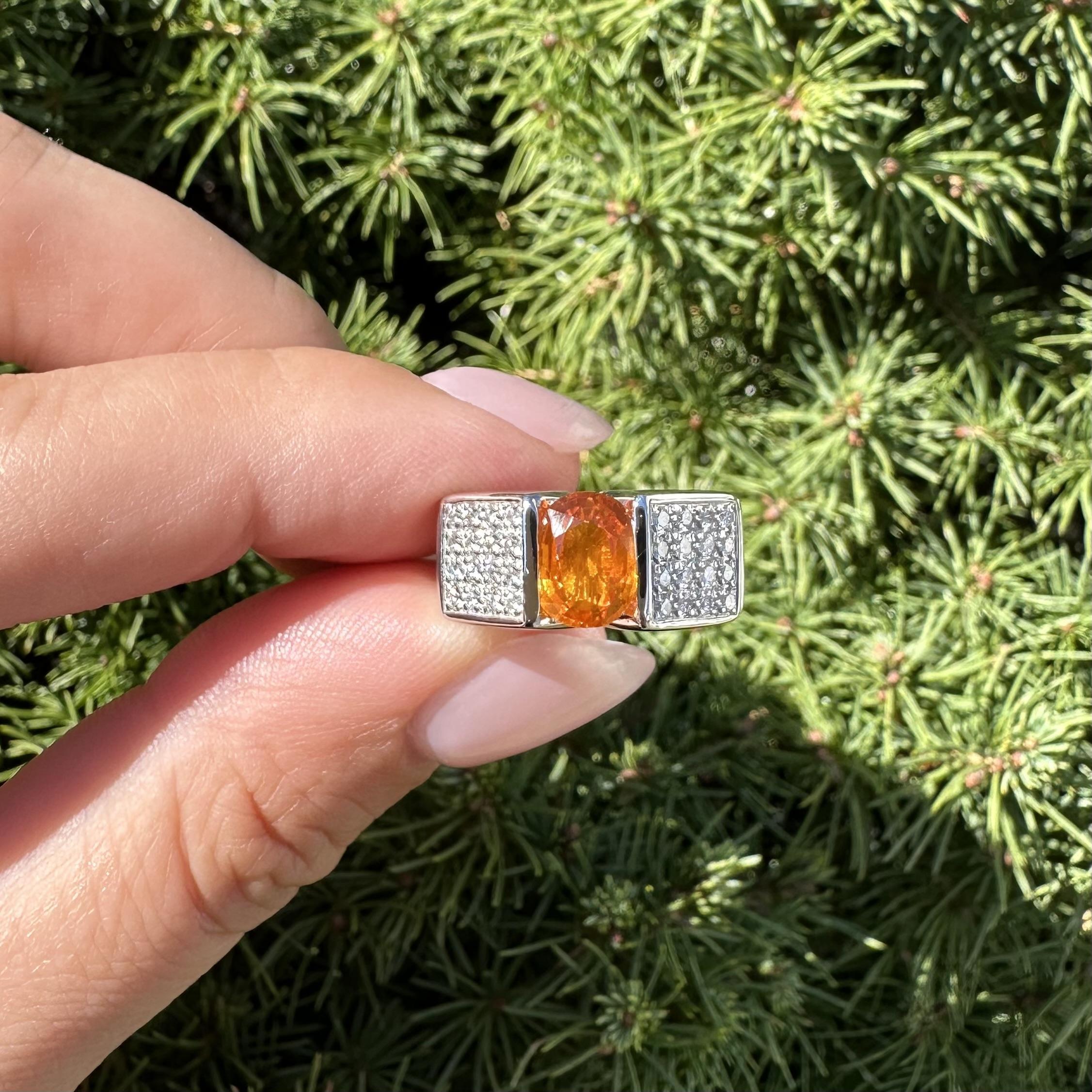 Anillo de oro blanco de 18 quilates con diamantes de zafiro de canal naranja brillante oval de 2,68 ctw GIA en venta 8