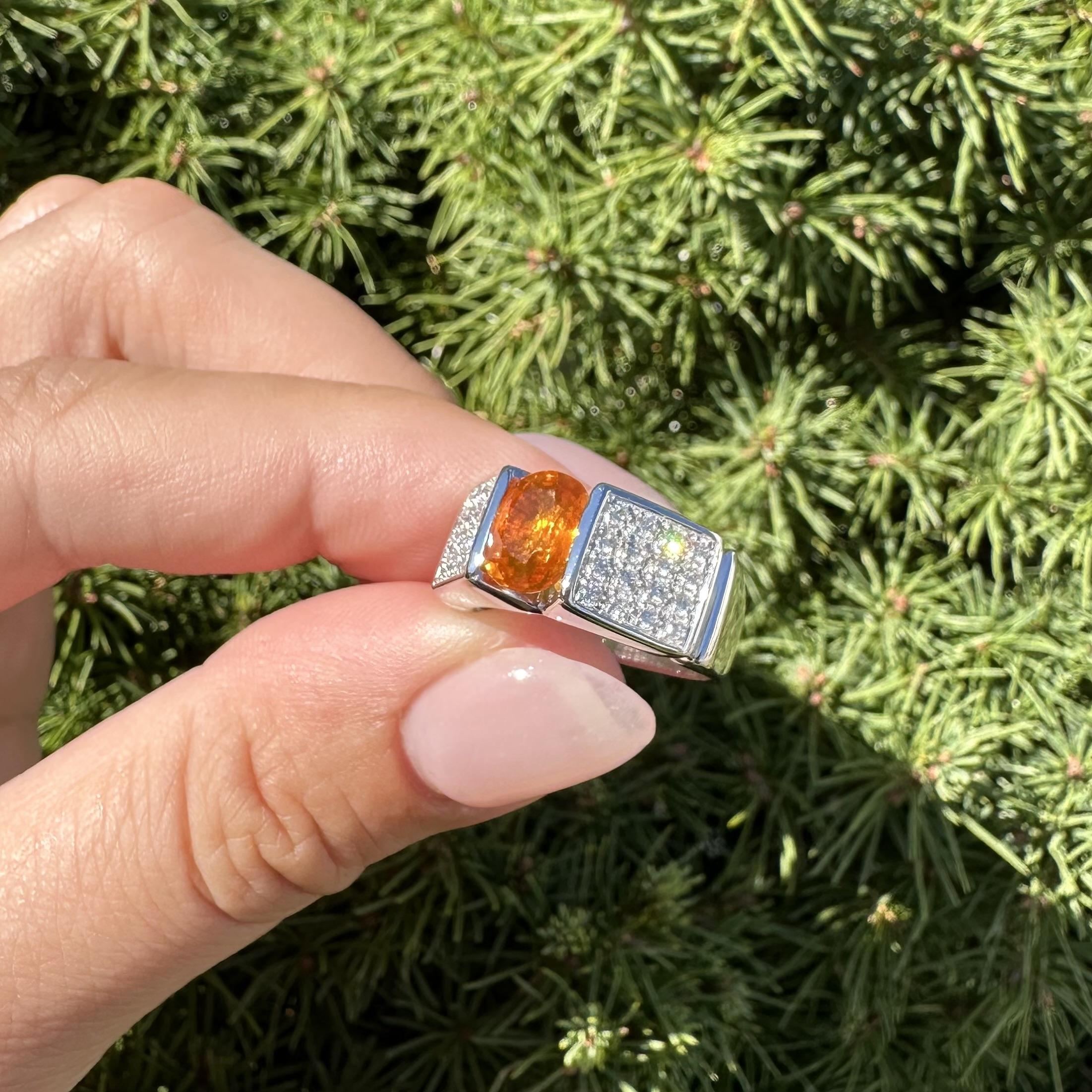 Anillo de oro blanco de 18 quilates con diamantes de zafiro de canal naranja brillante oval de 2,68 ctw GIA en venta 9