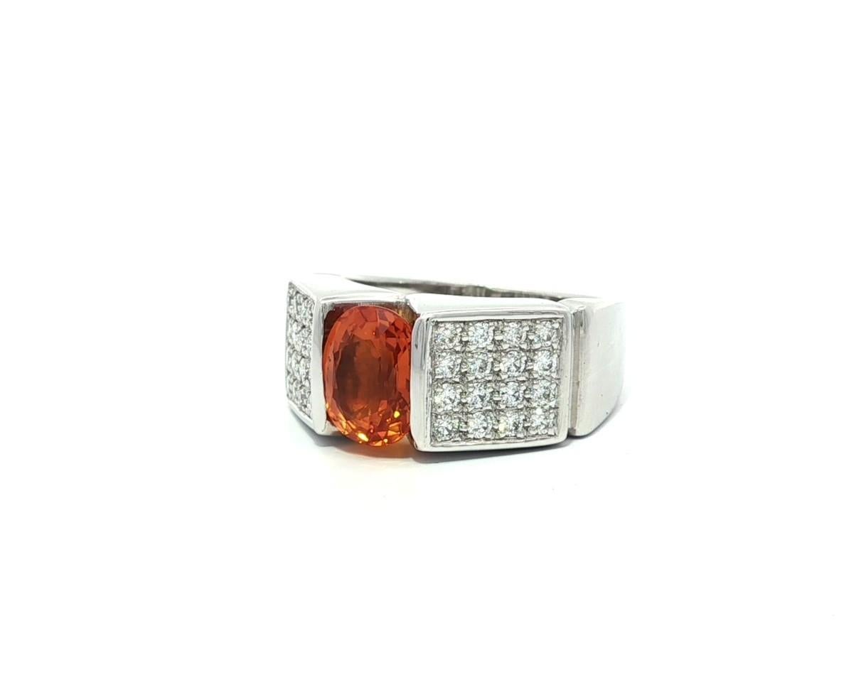 Anillo de oro blanco de 18 quilates con diamantes de zafiro de canal naranja brillante oval de 2,68 ctw GIA Corte brillante en venta