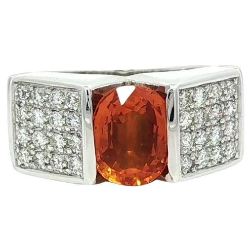 Anillo de oro blanco de 18 quilates con diamantes de zafiro de canal naranja brillante oval de 2,68 ctw GIA