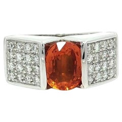 Anello in oro bianco 18k GIA con zaffiro ovale arancione brillante incastonato a canale, 2,68ctw