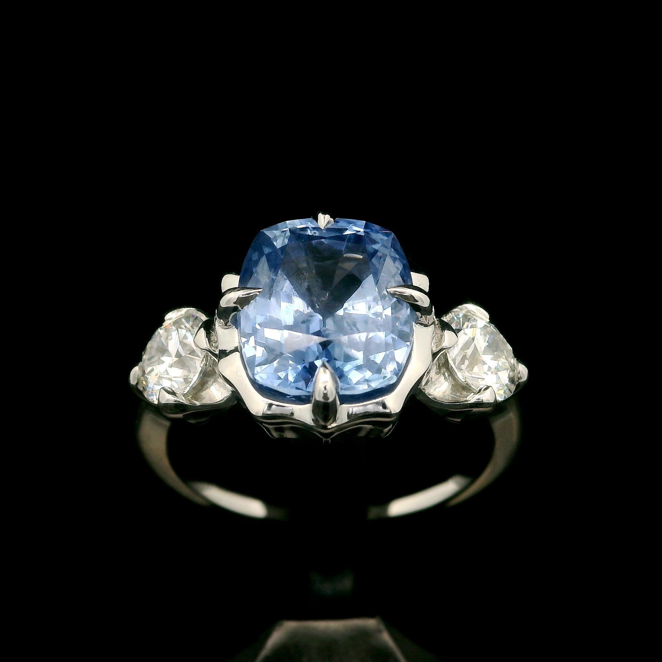 18k White Gold GIA 5.36ct Cushion Periwinkle Blue Sapphire and Diamond Ring In New Condition For Sale In Montclair, NJ