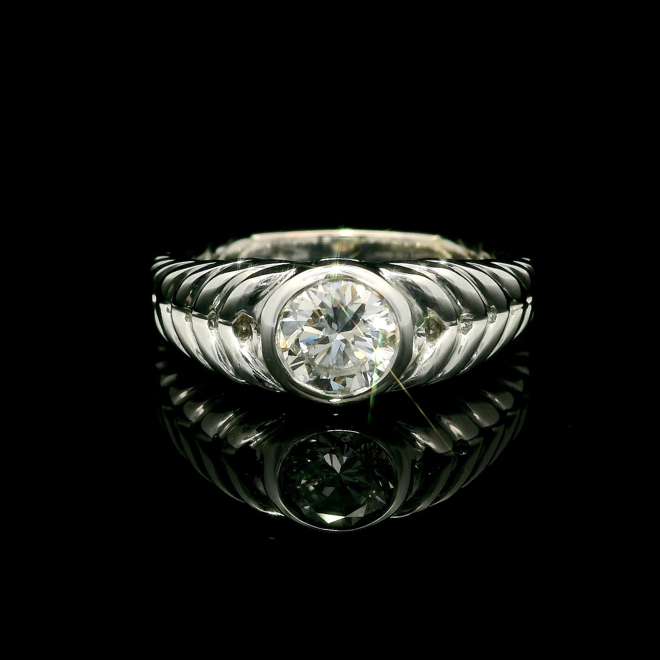 --Stone(s):--
(1) Natural Genuine Diamond - Round Brilliant Cut - Bezel Set- E Color - SI2 Clarity - 0.75ct (exact - certified)
** See Certification Details Below for Complete Info **

Material: Solid 18k White Gold 
Weight: 7.61 Grams
Ring Size: