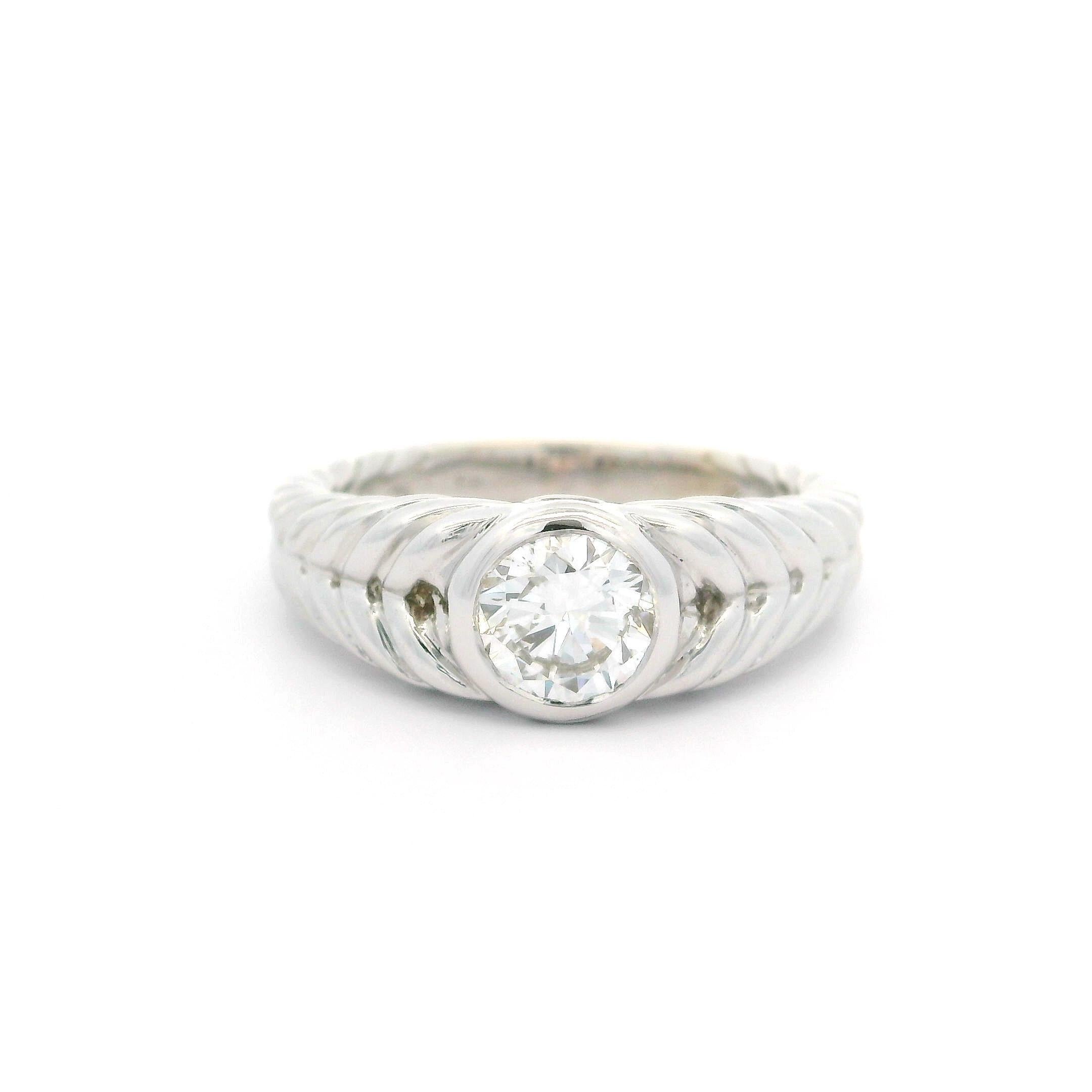18 Karat Weißgold GIA .75 Karat Lünette Diamant Solitär geflochtener Kabel geflochtener Ring