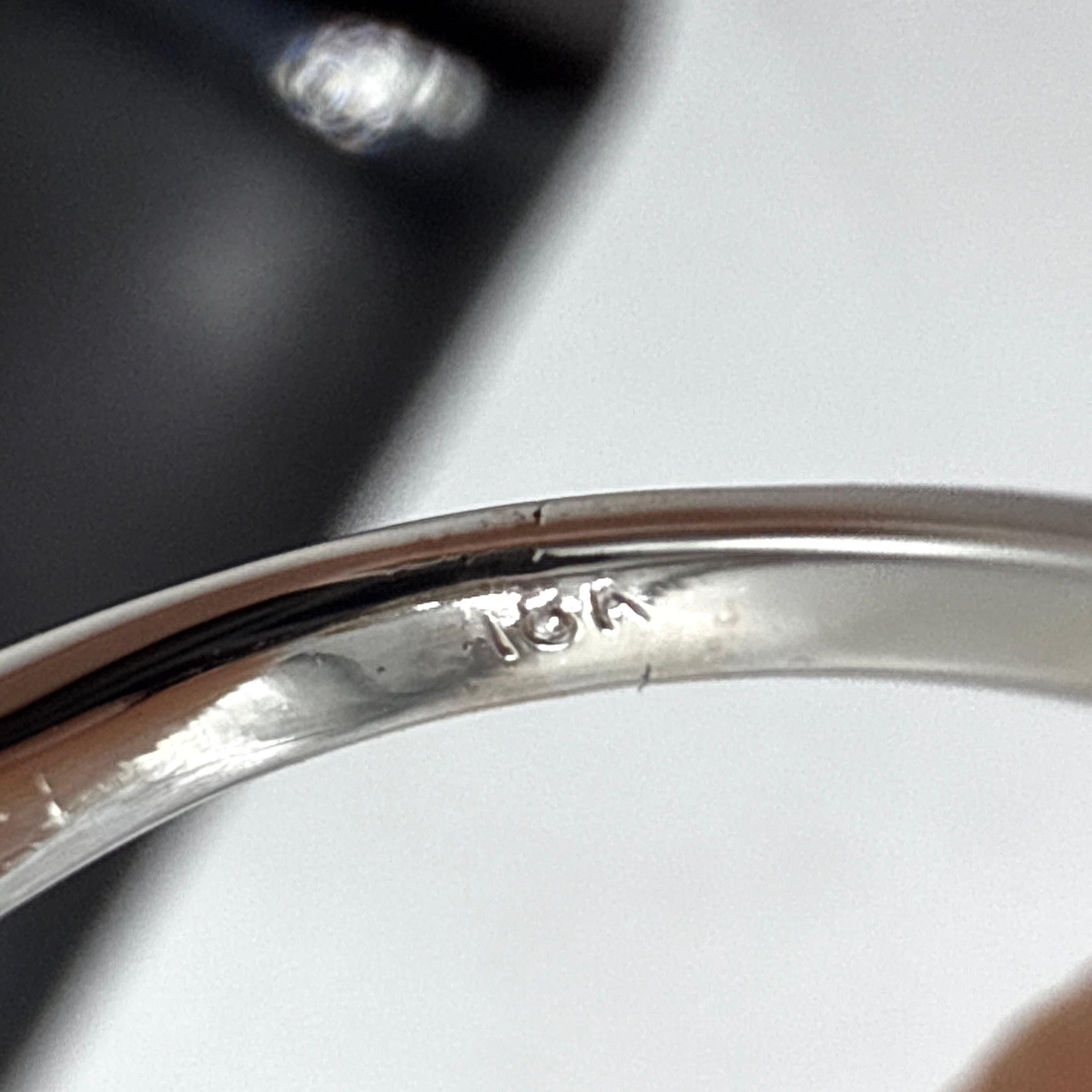 Anello di fidanzamento con diamante ovale naturale aureolato in oro bianco 18K GIA CanadaMark 1,01ct in vendita 2