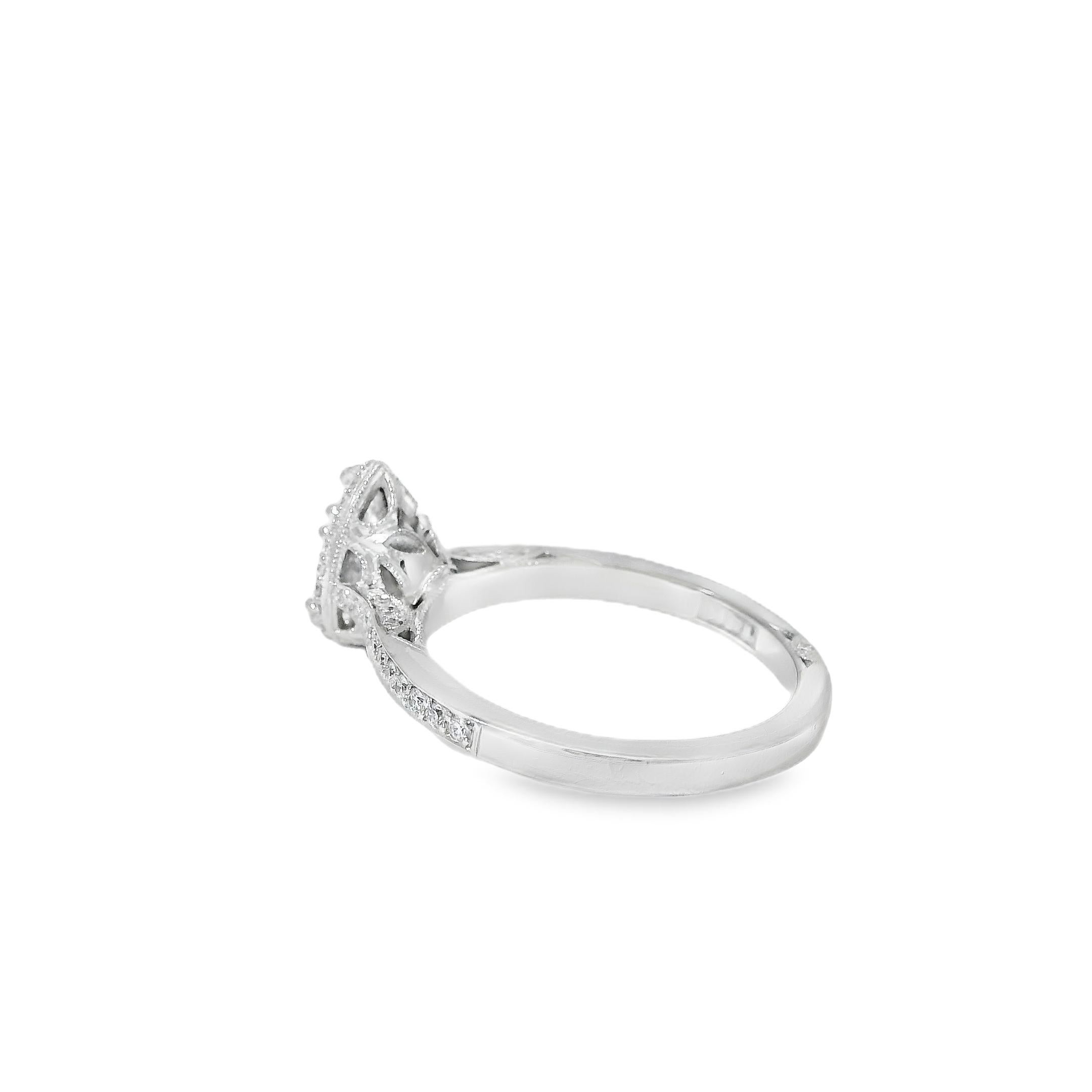 Anillo de compromiso de oro blanco de 18k con diamante talla pera certificado GIA de 0,55 ct en venta 6