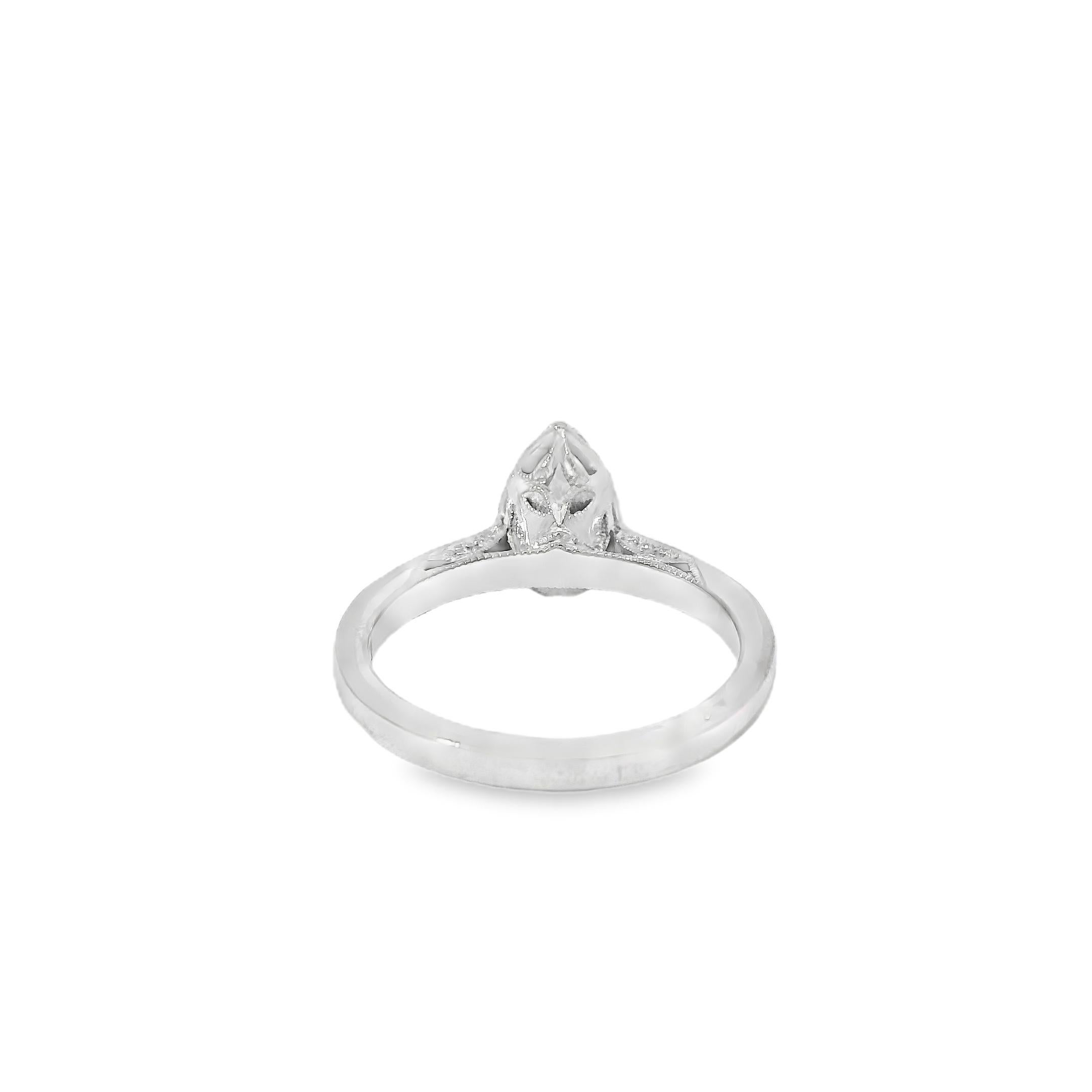 Anillo de compromiso de oro blanco de 18k con diamante talla pera certificado GIA de 0,55 ct en venta 9