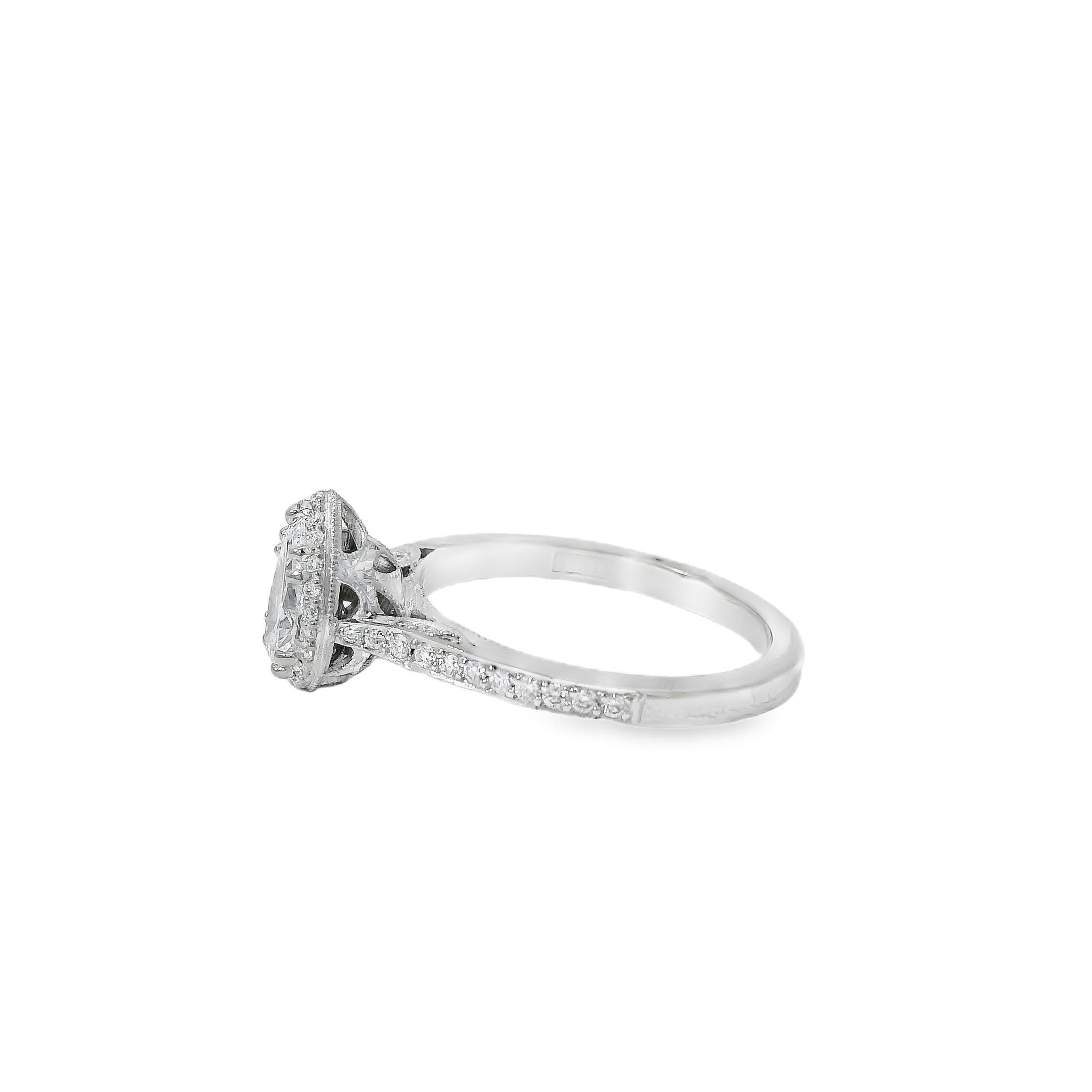 Anillo de compromiso de oro blanco de 18k con diamante talla pera certificado GIA de 0,55 ct en venta 3