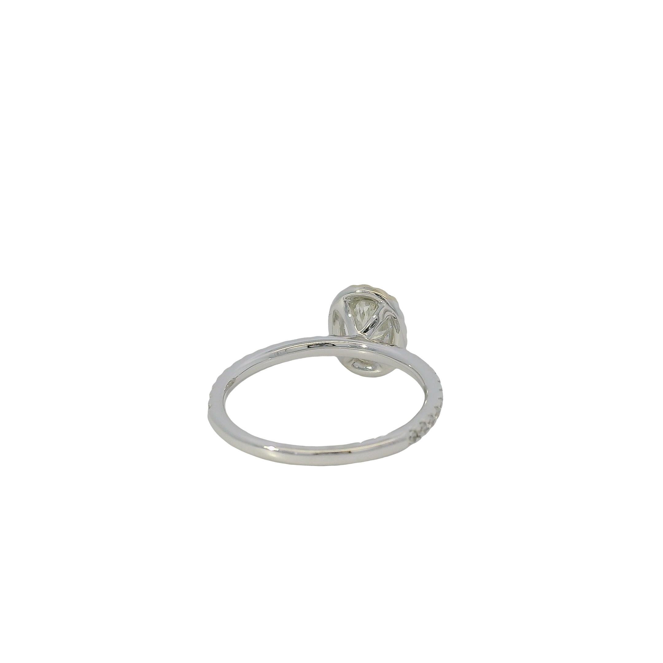 Anillo de compromiso de oro blanco de 18k con diamante de talla oval certificada por GIA de 0,71 ct en venta 9