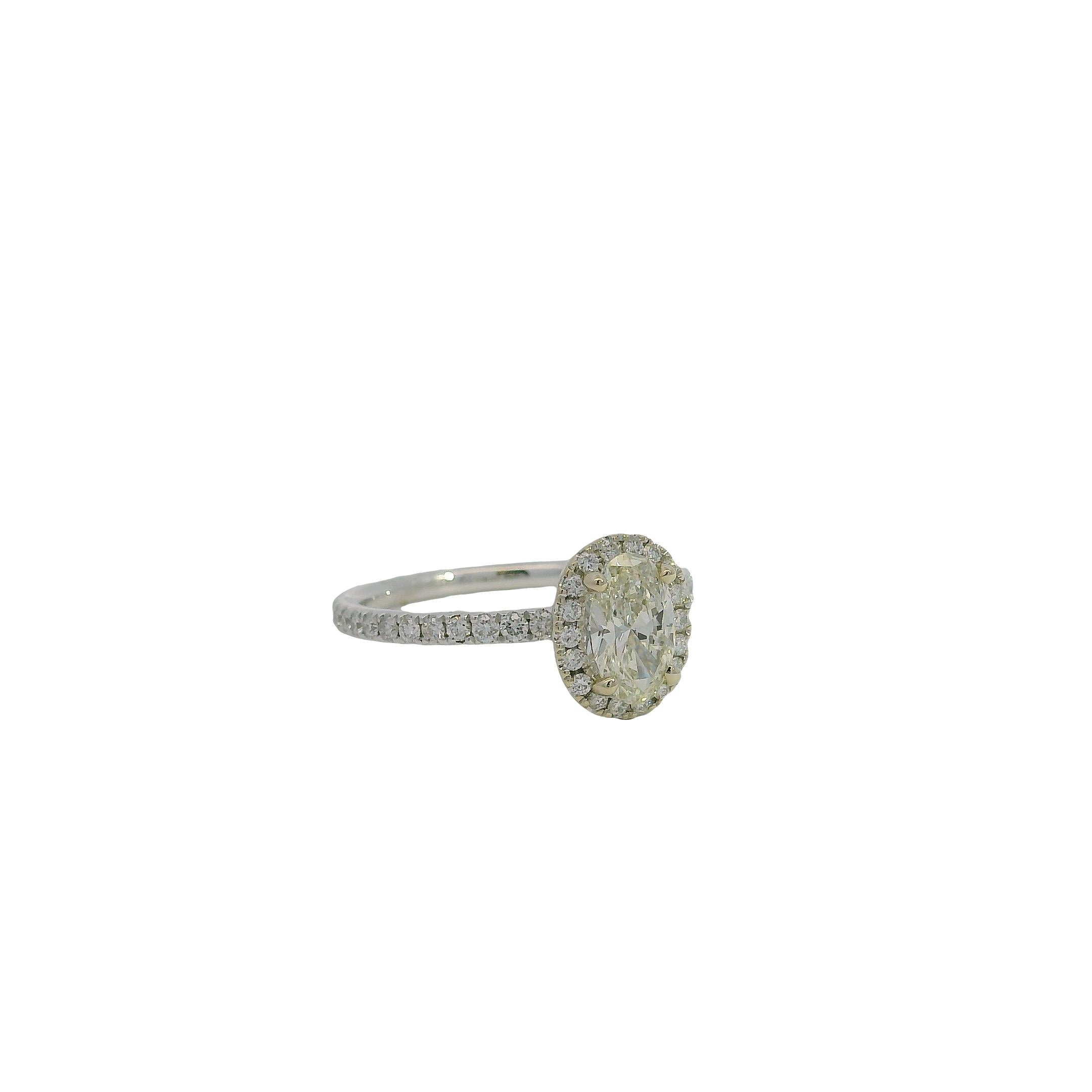 Anillo de compromiso de oro blanco de 18k con diamante de talla oval certificada por GIA de 0,71 ct en venta 15