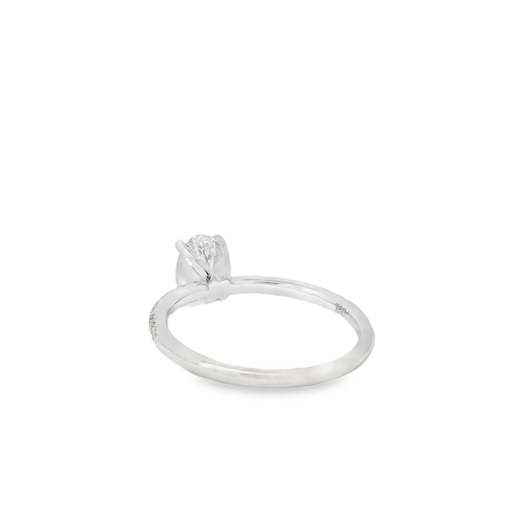 Bague de fiançailles en or blanc 18k certifiée GIA 0,74ct diamant taille ovale en vente 5