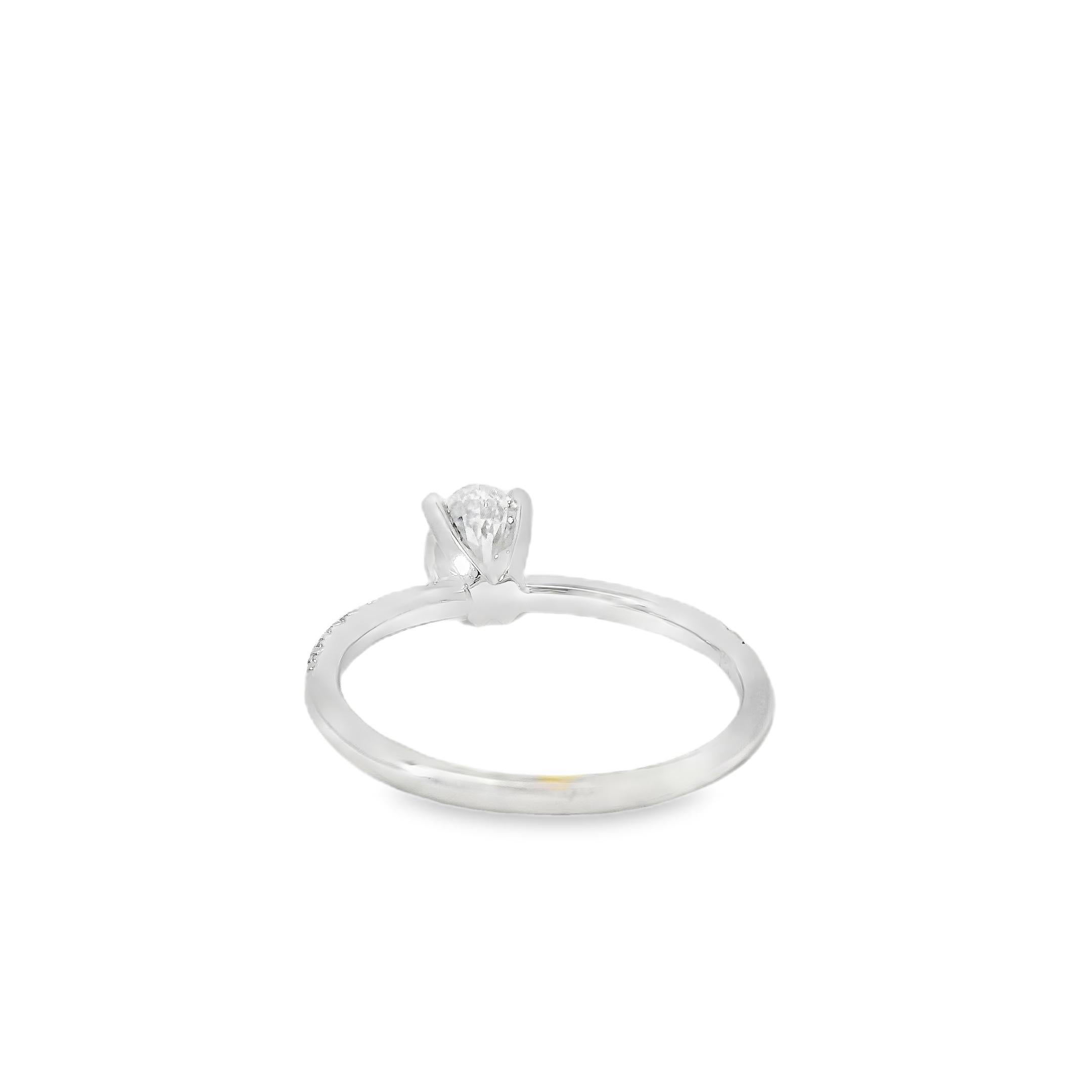 Bague de fiançailles en or blanc 18k certifiée GIA 0,74ct diamant taille ovale en vente 6