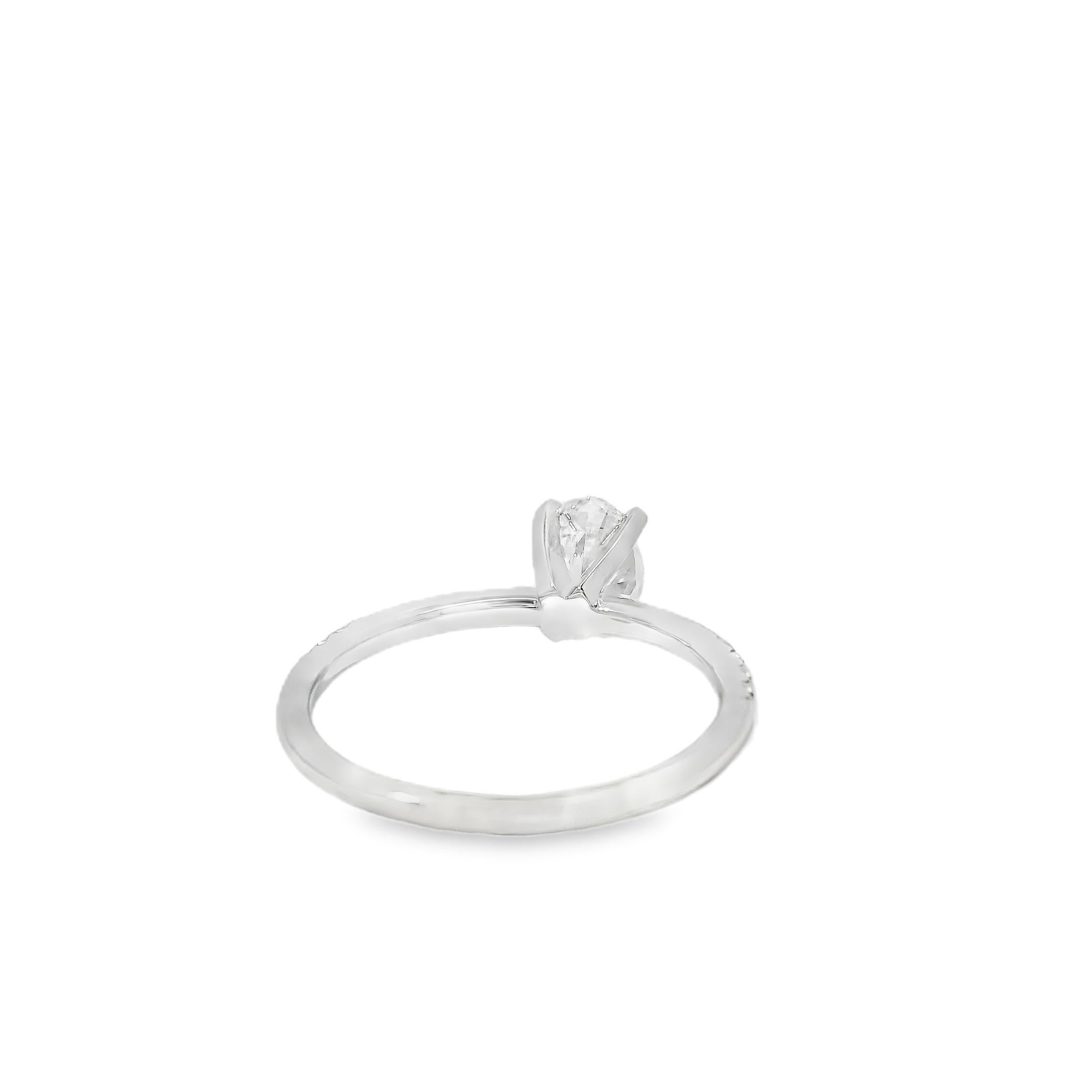 Bague de fiançailles en or blanc 18k certifiée GIA 0,74ct diamant taille ovale en vente 8