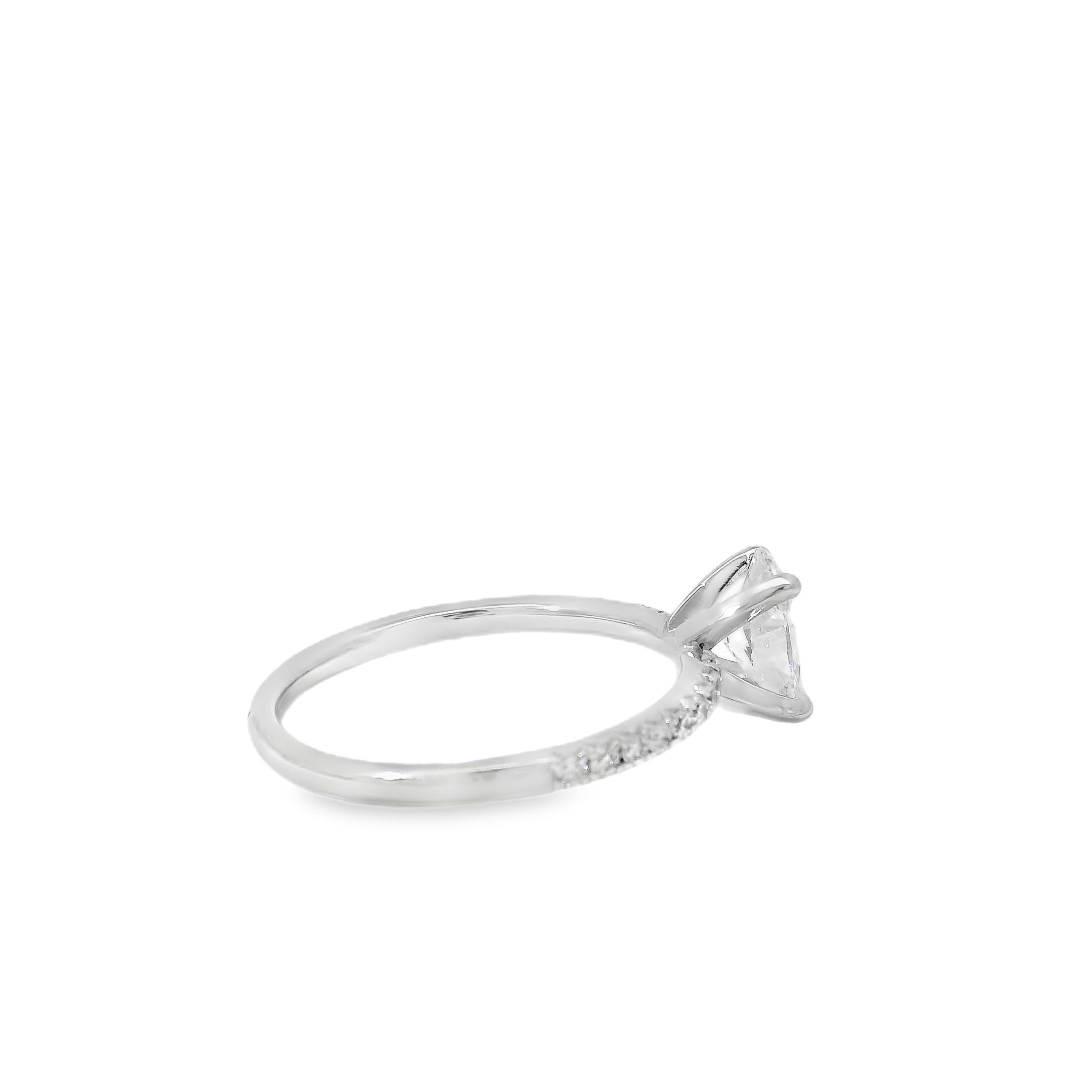 Bague de fiançailles en or blanc 18k certifiée GIA 0,74ct diamant taille ovale en vente 9